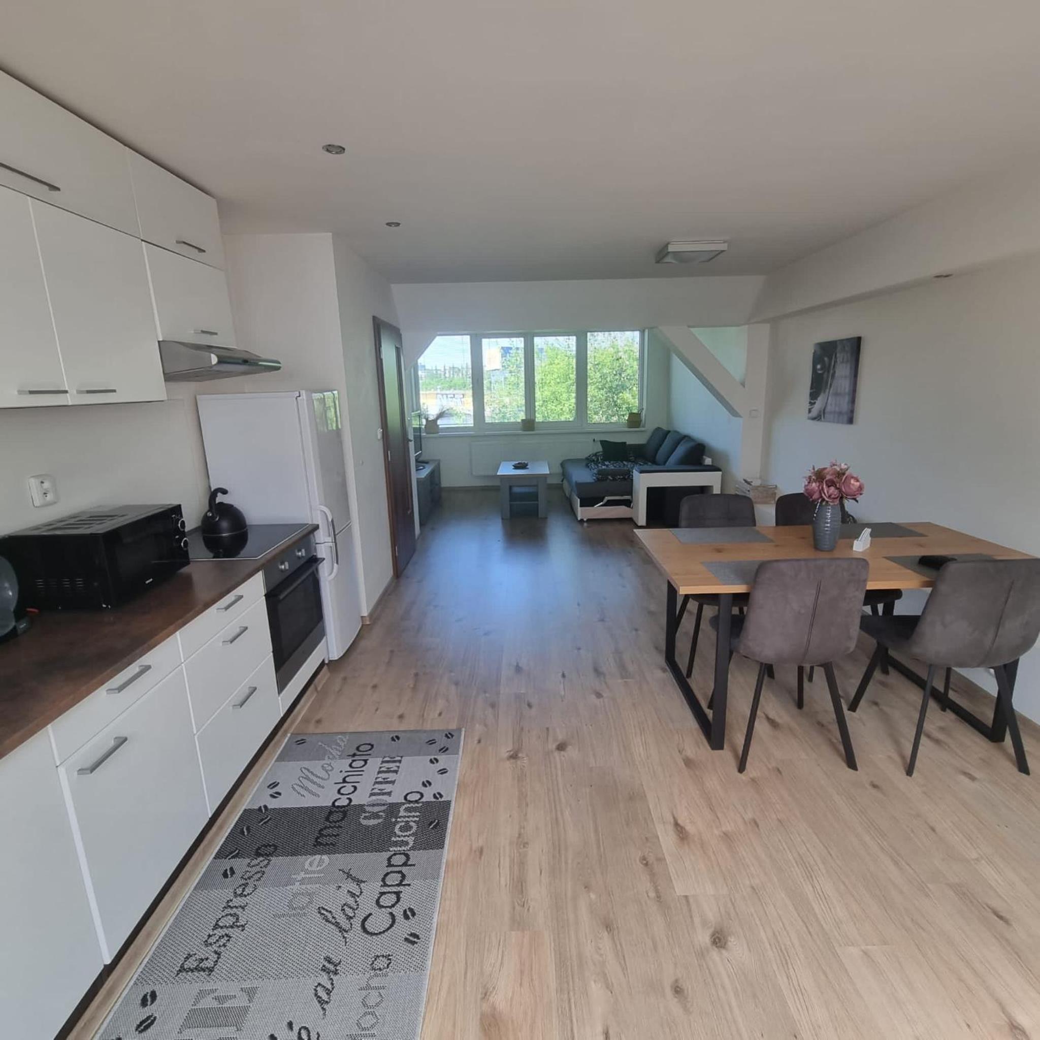 One-Bedroom Apartment - Photo 3