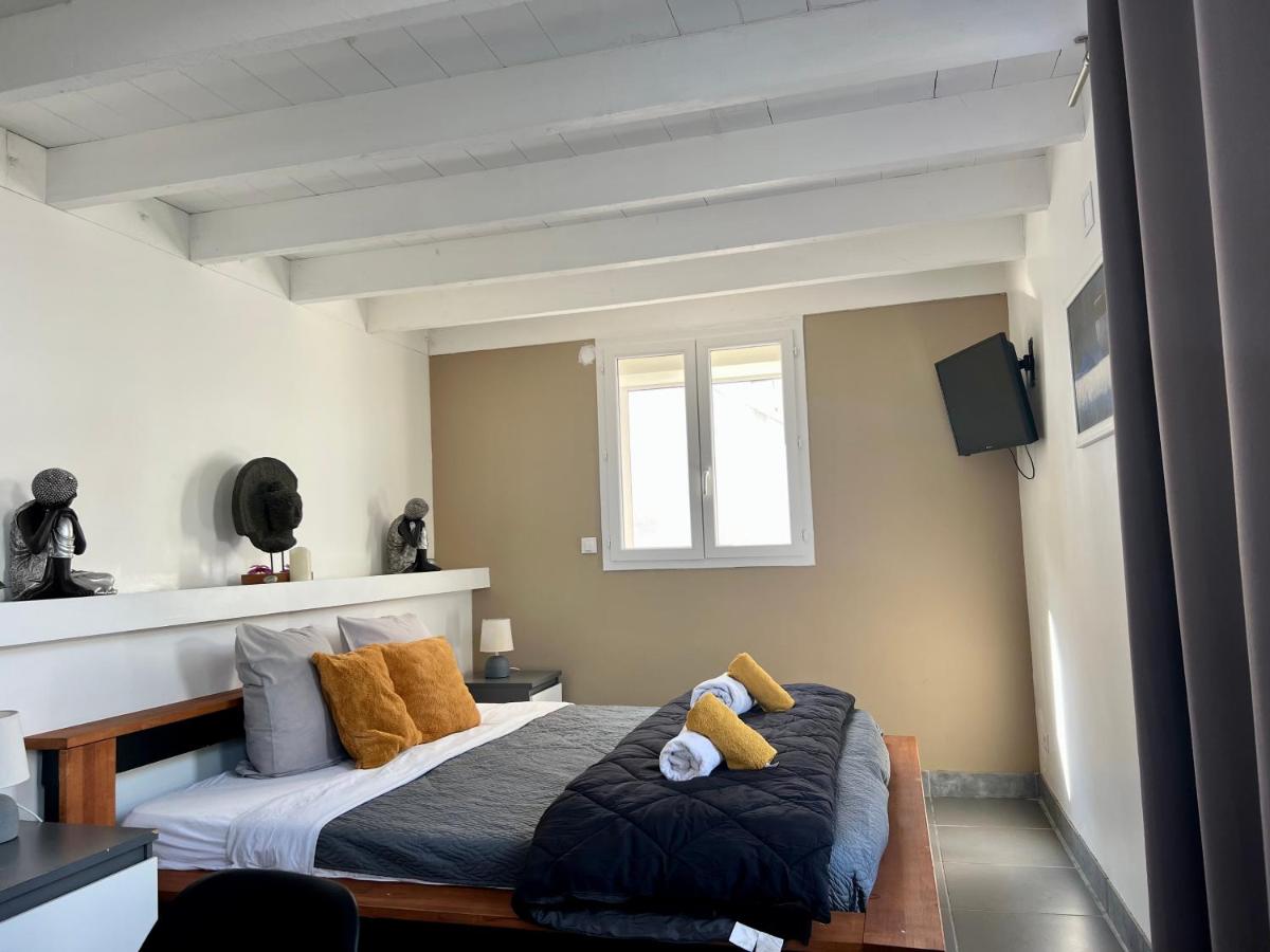 Deluxe Queen Room - Photo 10