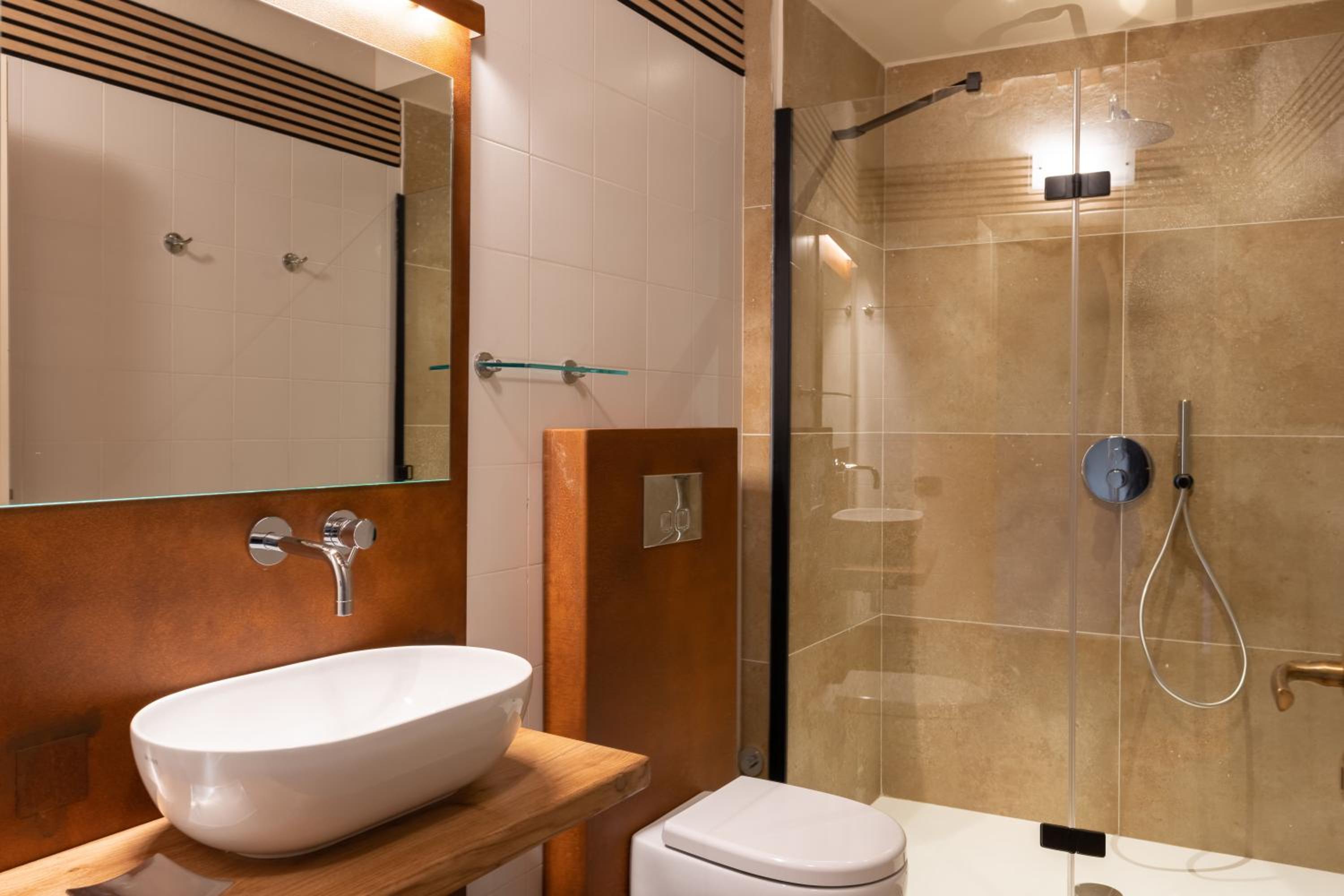 Suite - Photo 14