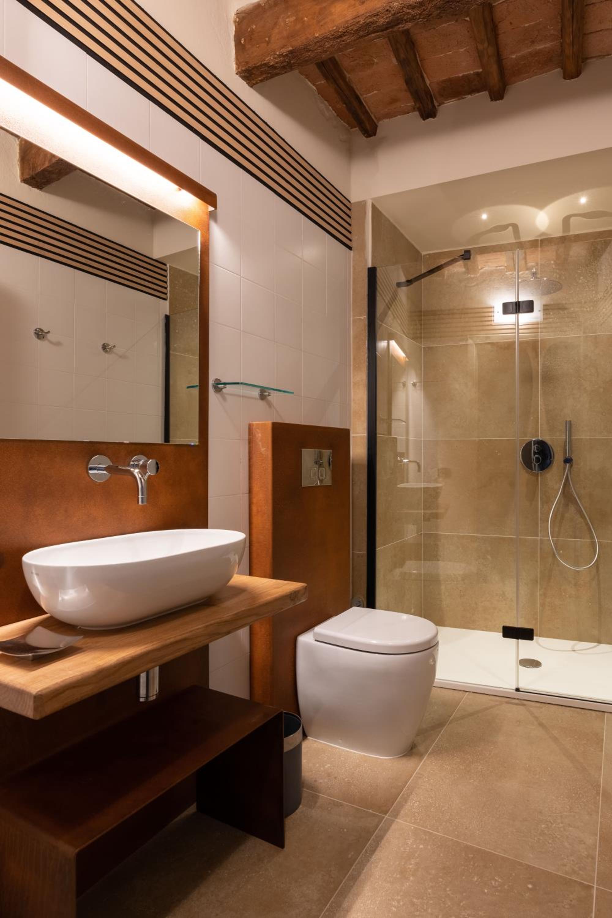 Suite - Photo 21