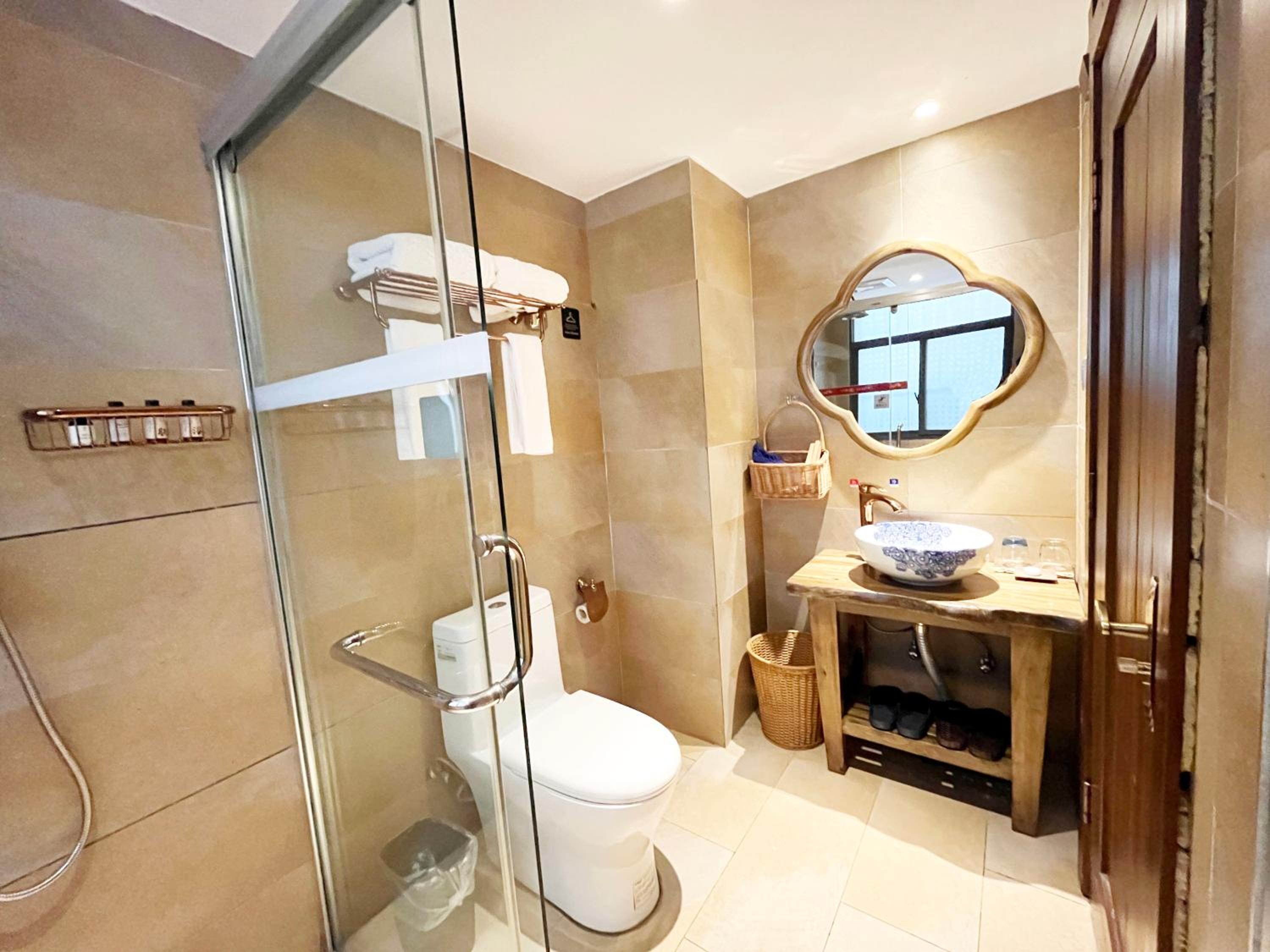 Twin Room with Private Bathroom photo 2