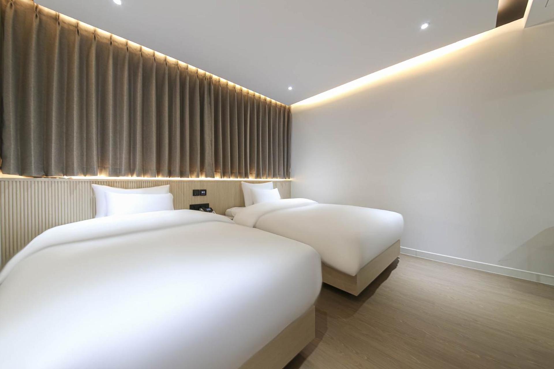 Economy Twin Room photo 3