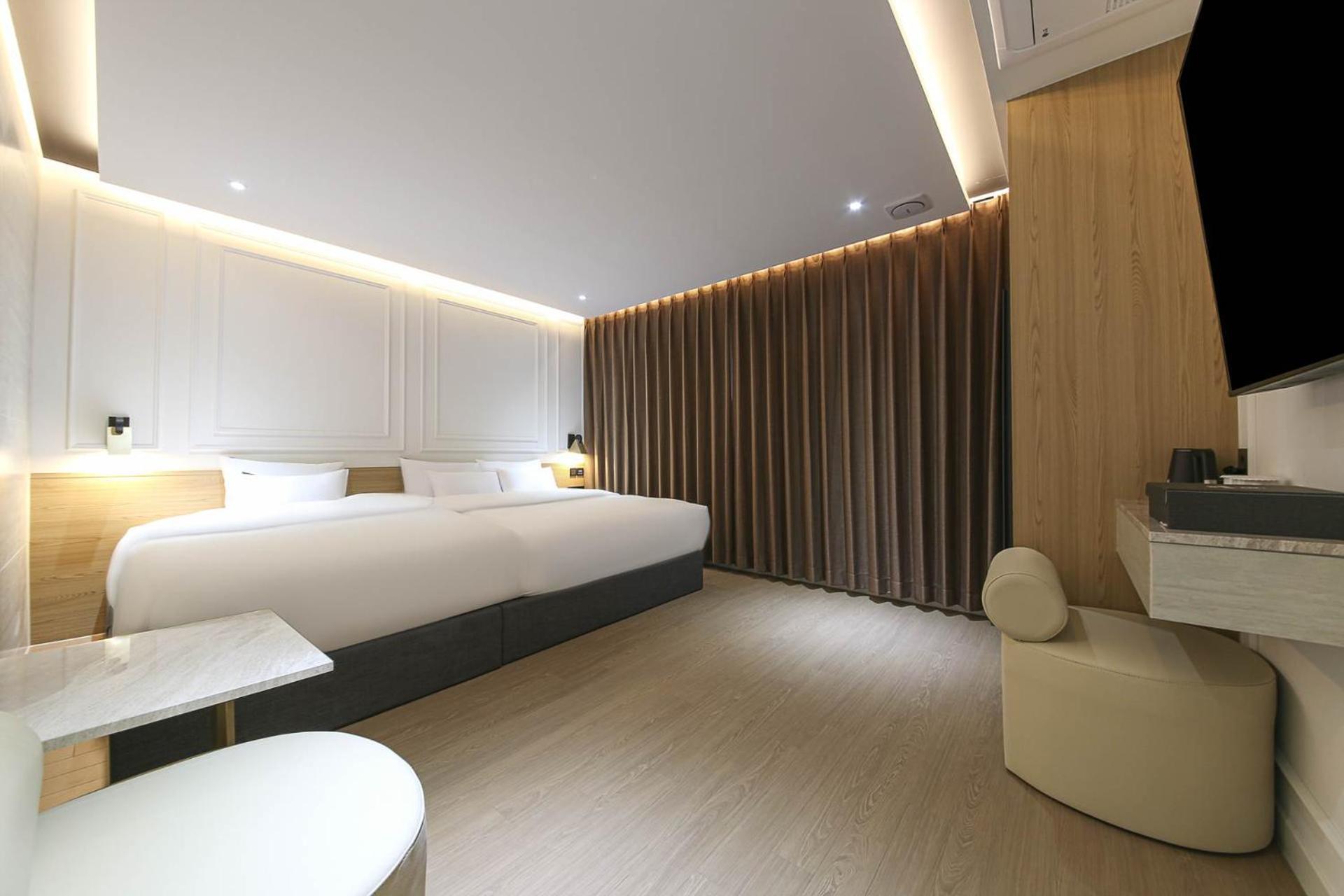 Twin Room with Bath