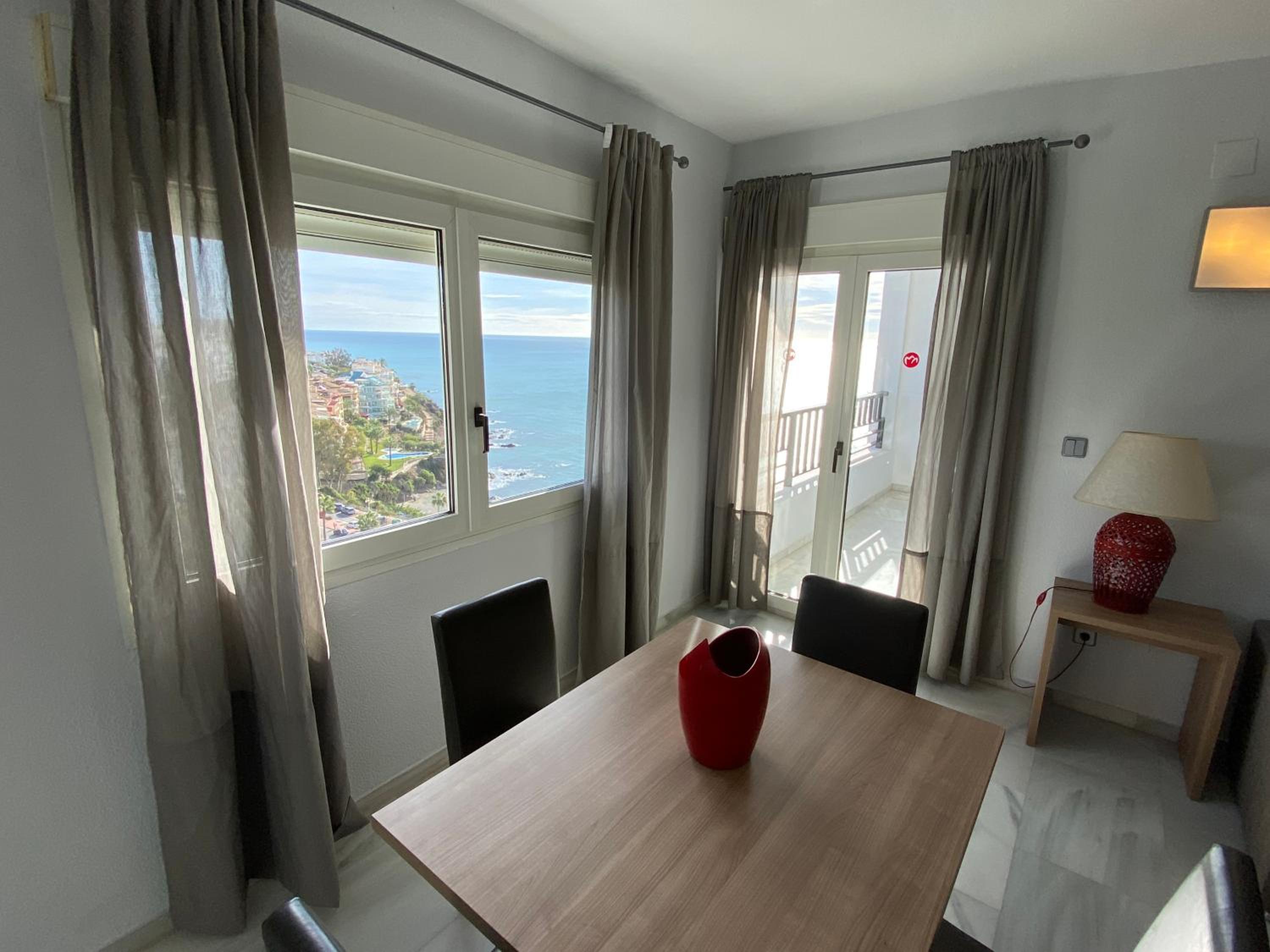 One-Bedroom Apartment with Sea View - Photo 9