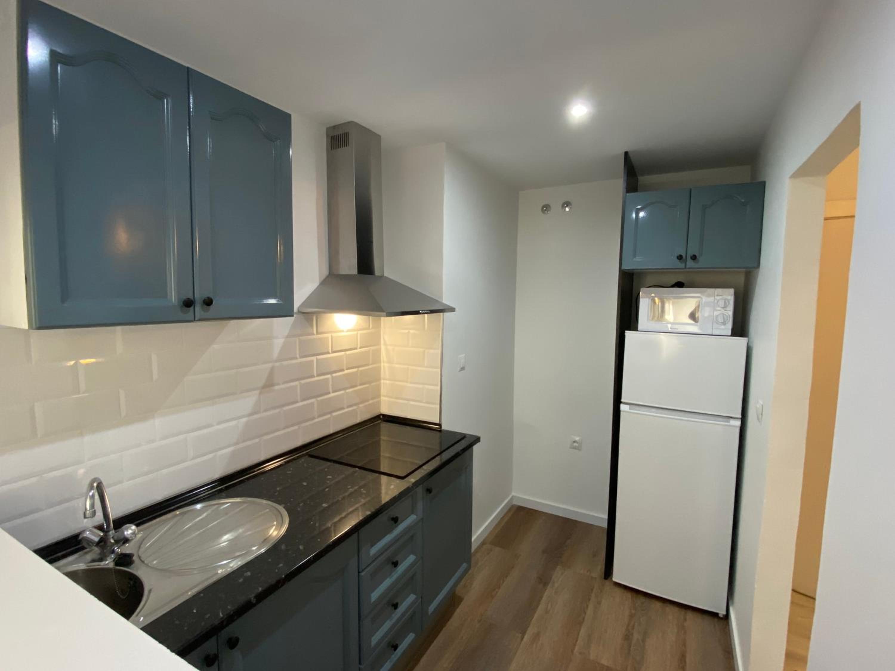 One-Bedroom Apartment with Sea View - Photo 12
