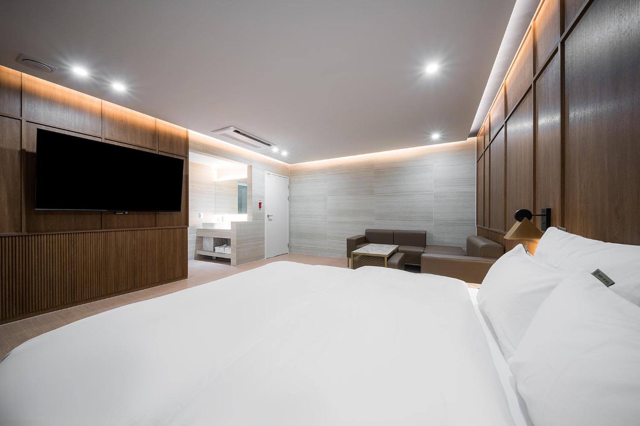 Family Double Room - Photo 8