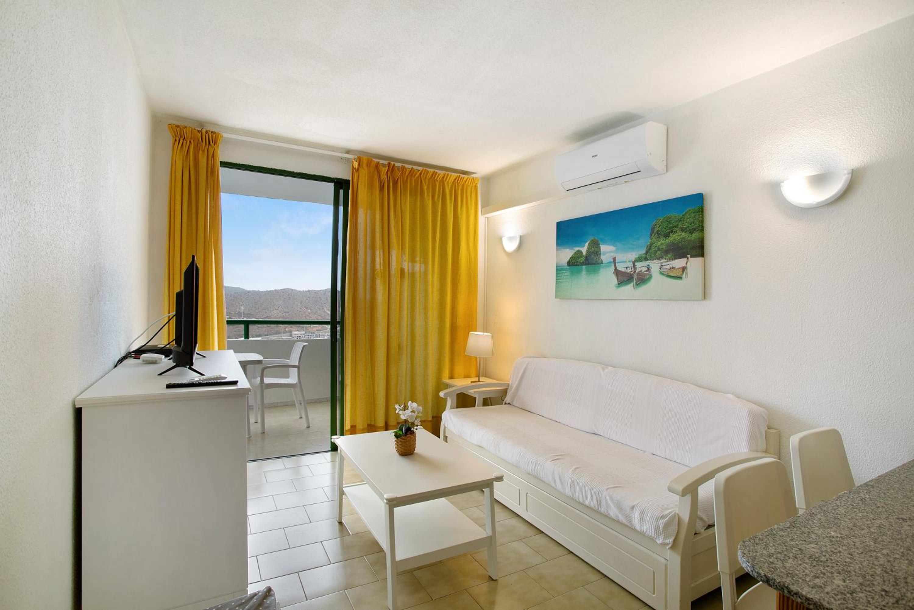 Apartamento de un dormitorio superior con balcón