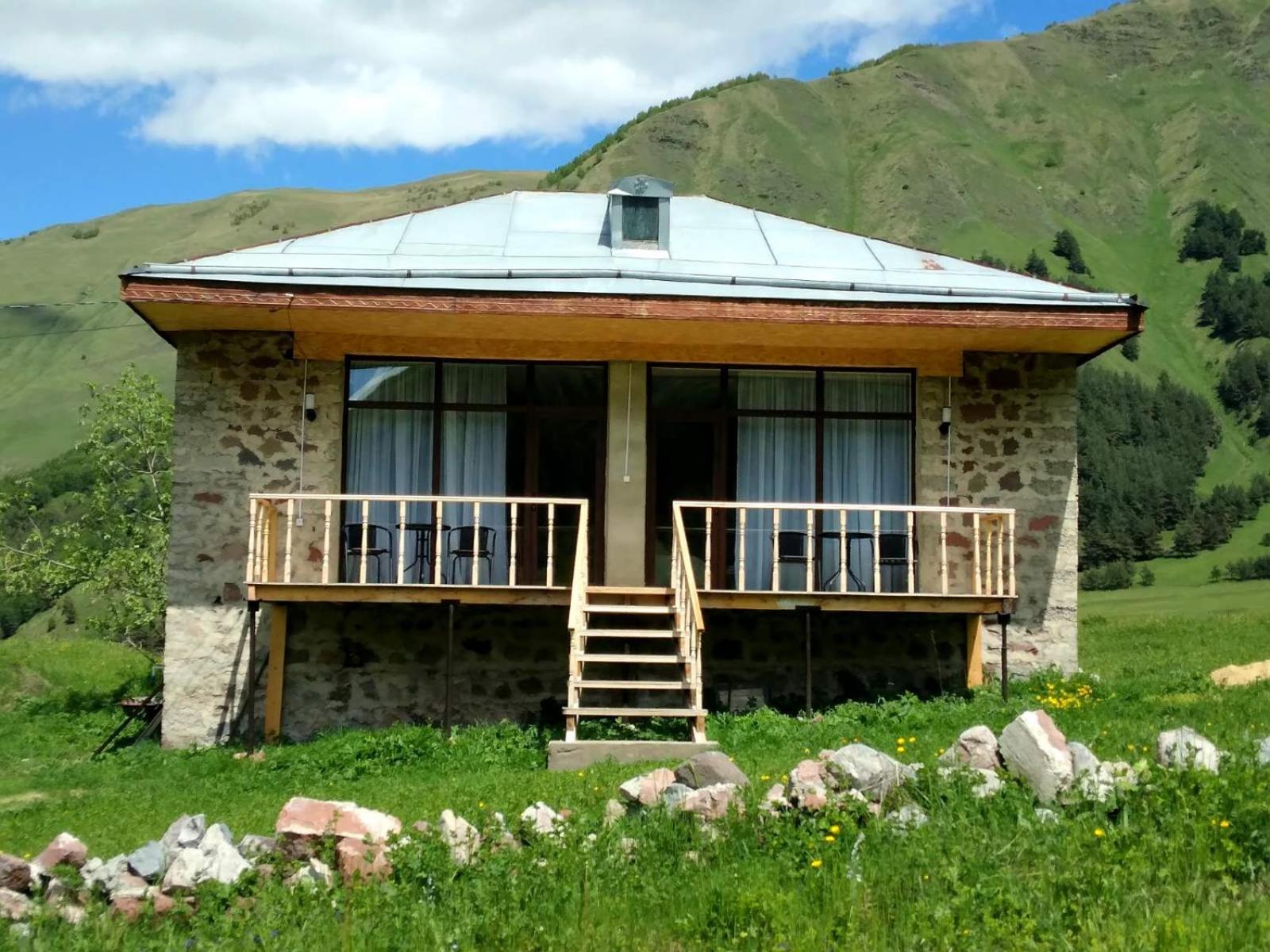 Quadruple Room with Mountain View photo 3
