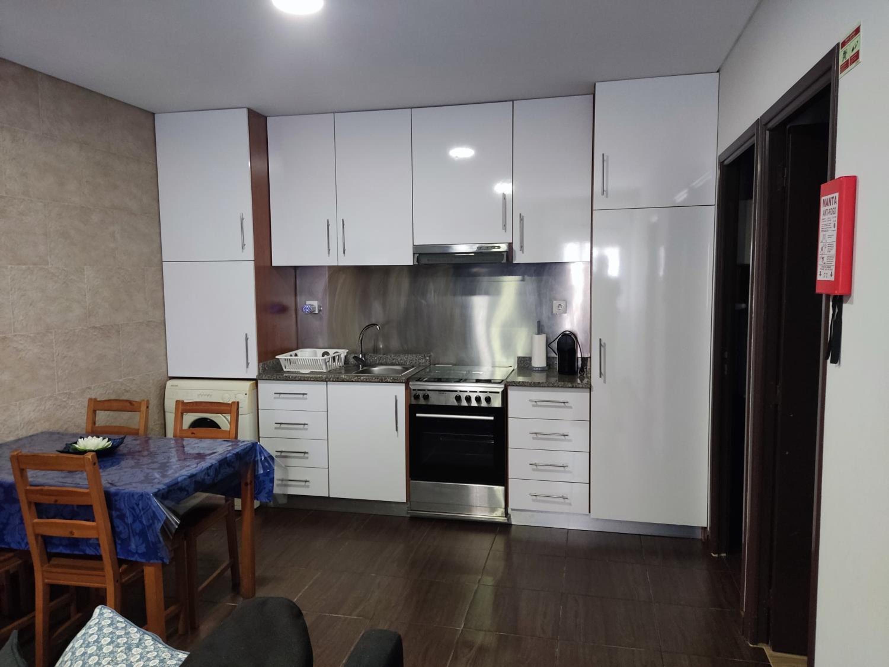 Two-Bedroom House - Photo 2