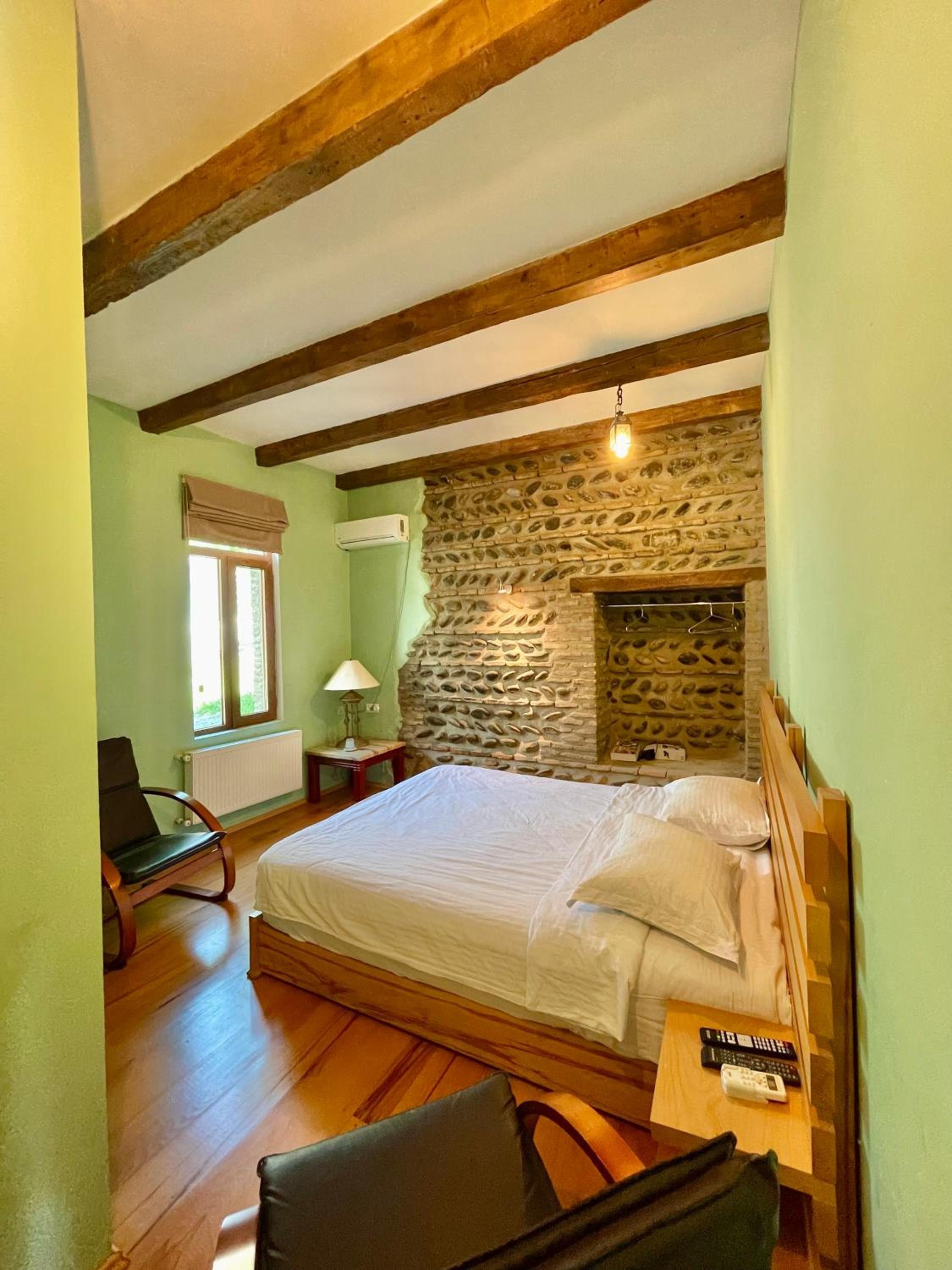 Deluxe King Room photo 1
