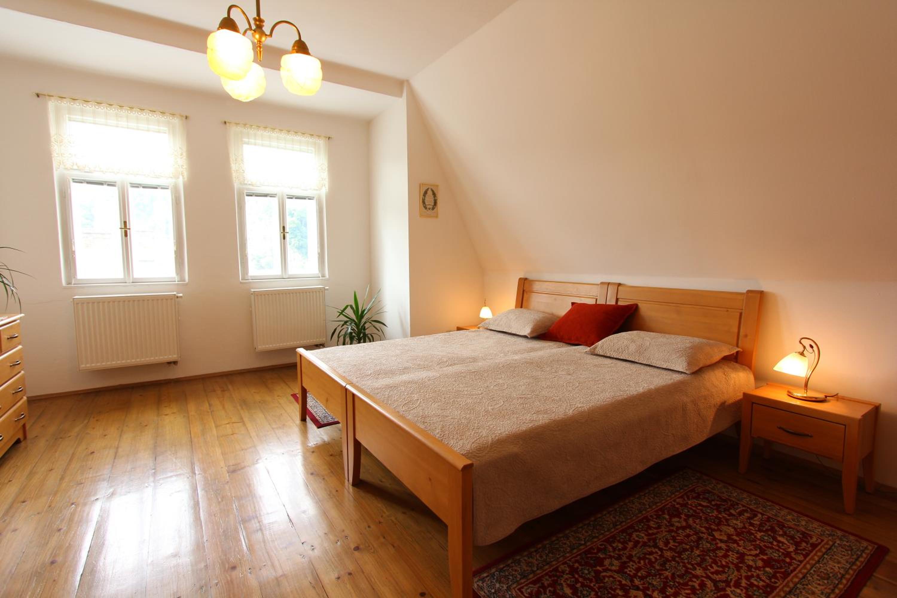 One-Bedroom Apartment photo 1