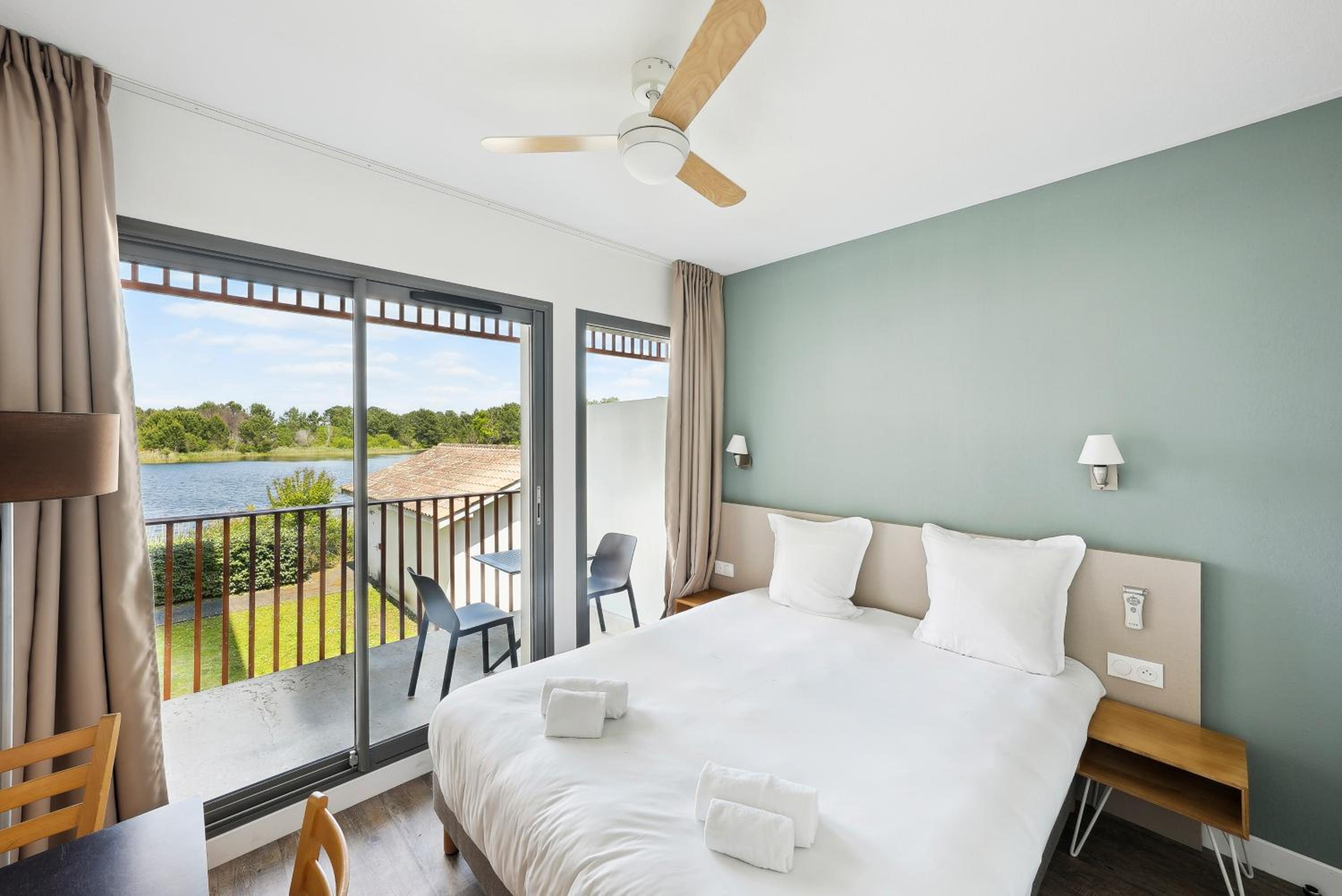 Studio with Double Bed - Lake Side - Photo 1