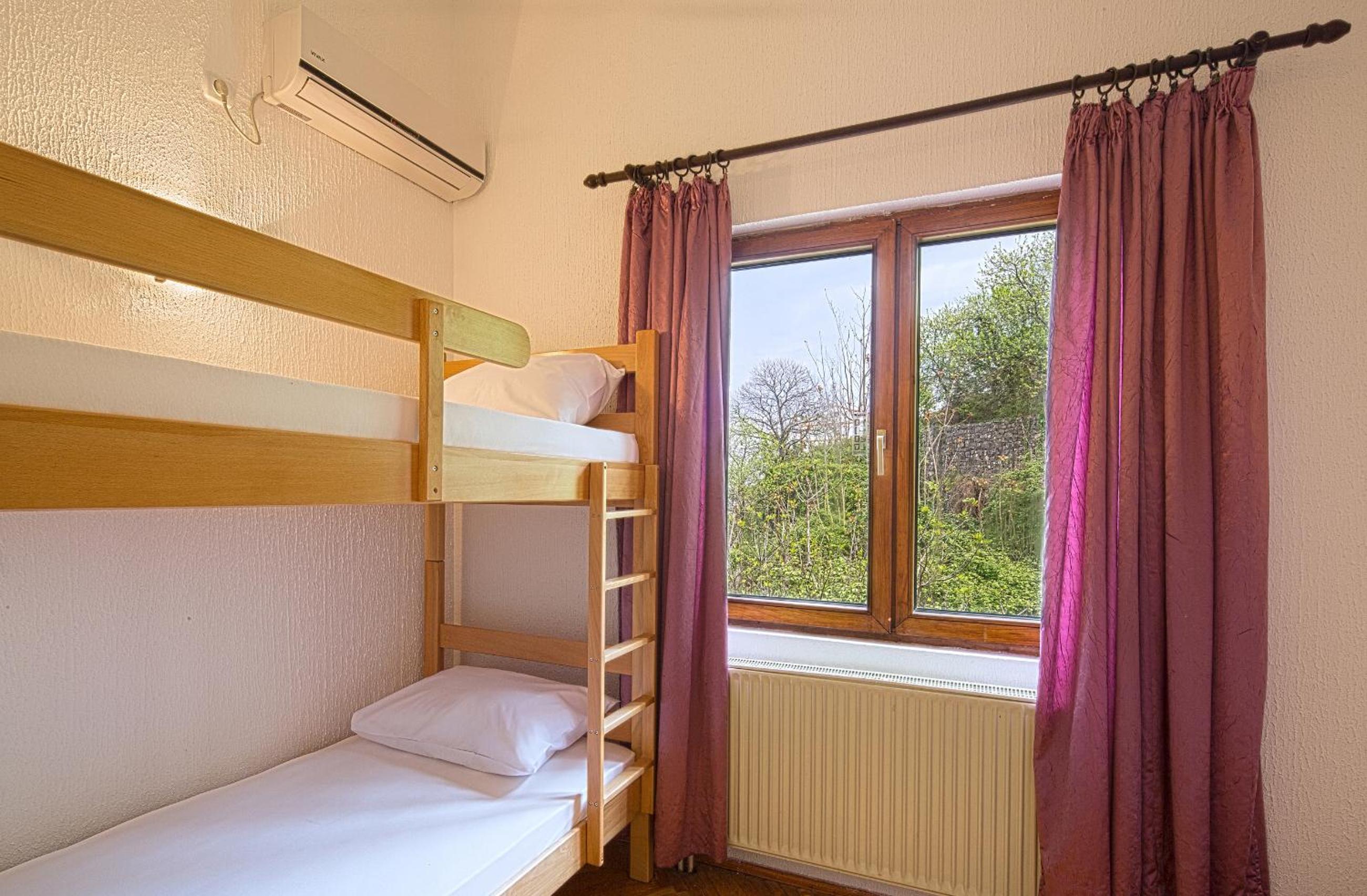 Bed in 4-Bed Mixed Dormitory Room photo 3