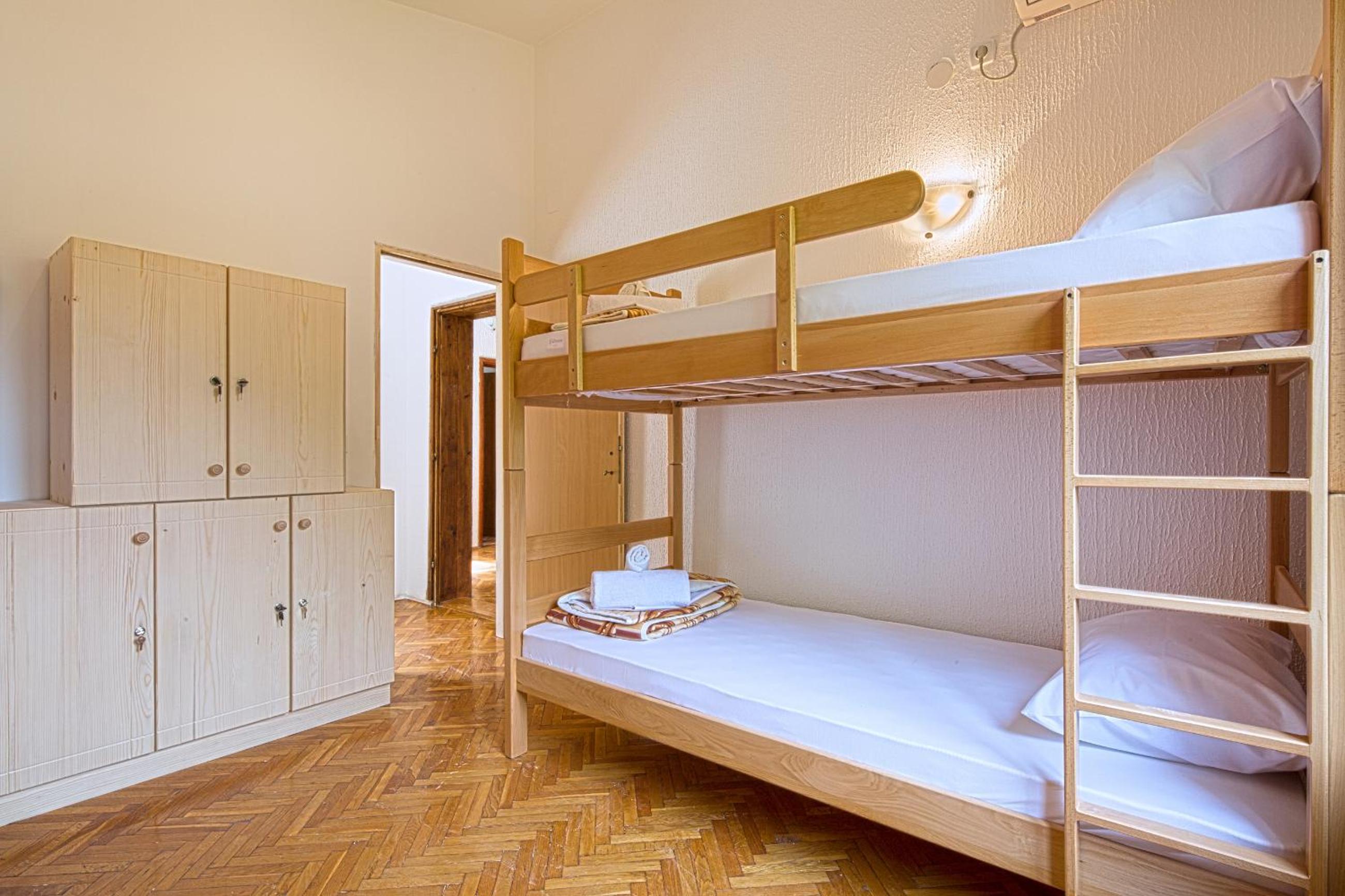 Bed in 6-Bed Mixed Dormitory Room photo 1