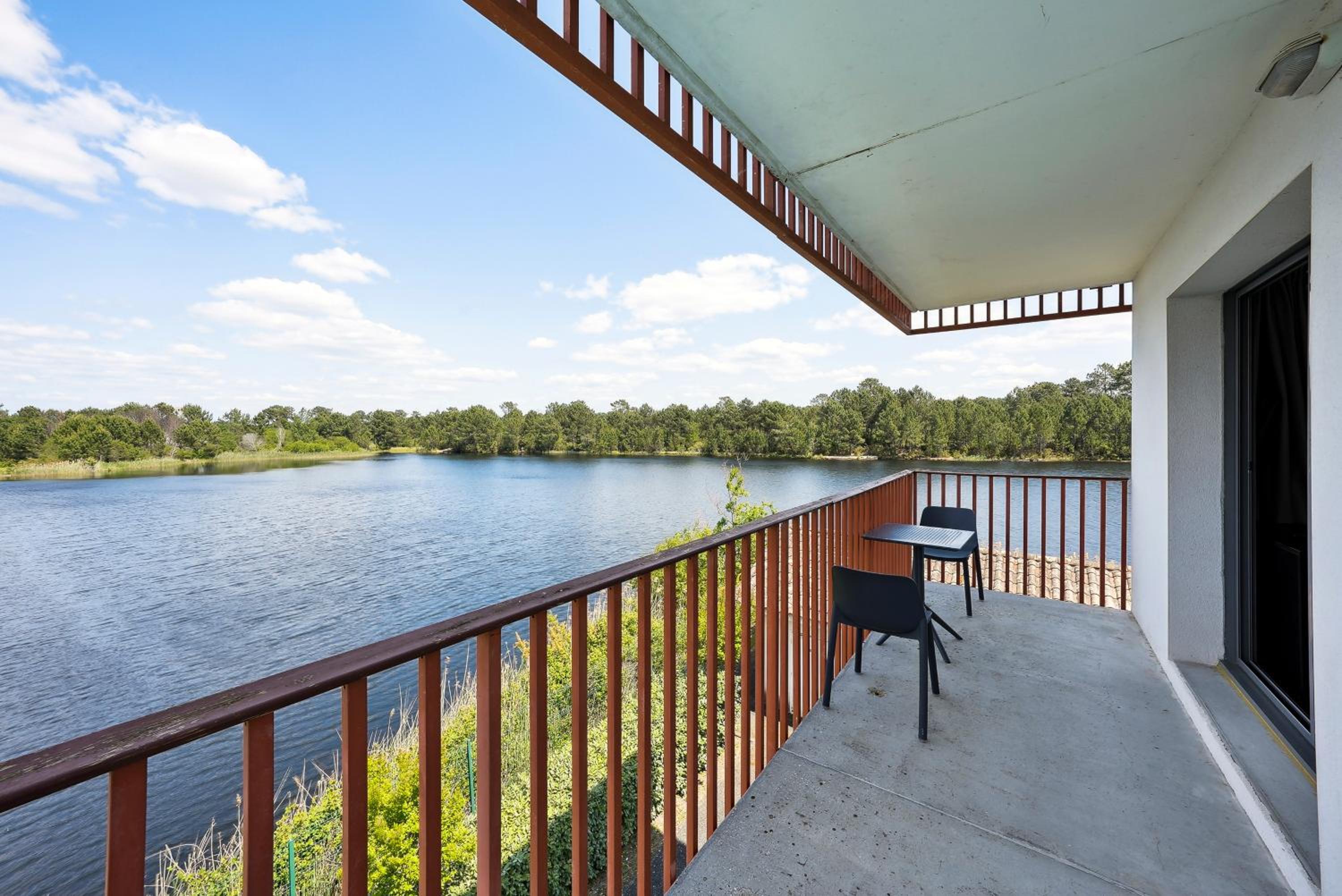 Studio with Double Bed - Lake Side - Photo 4