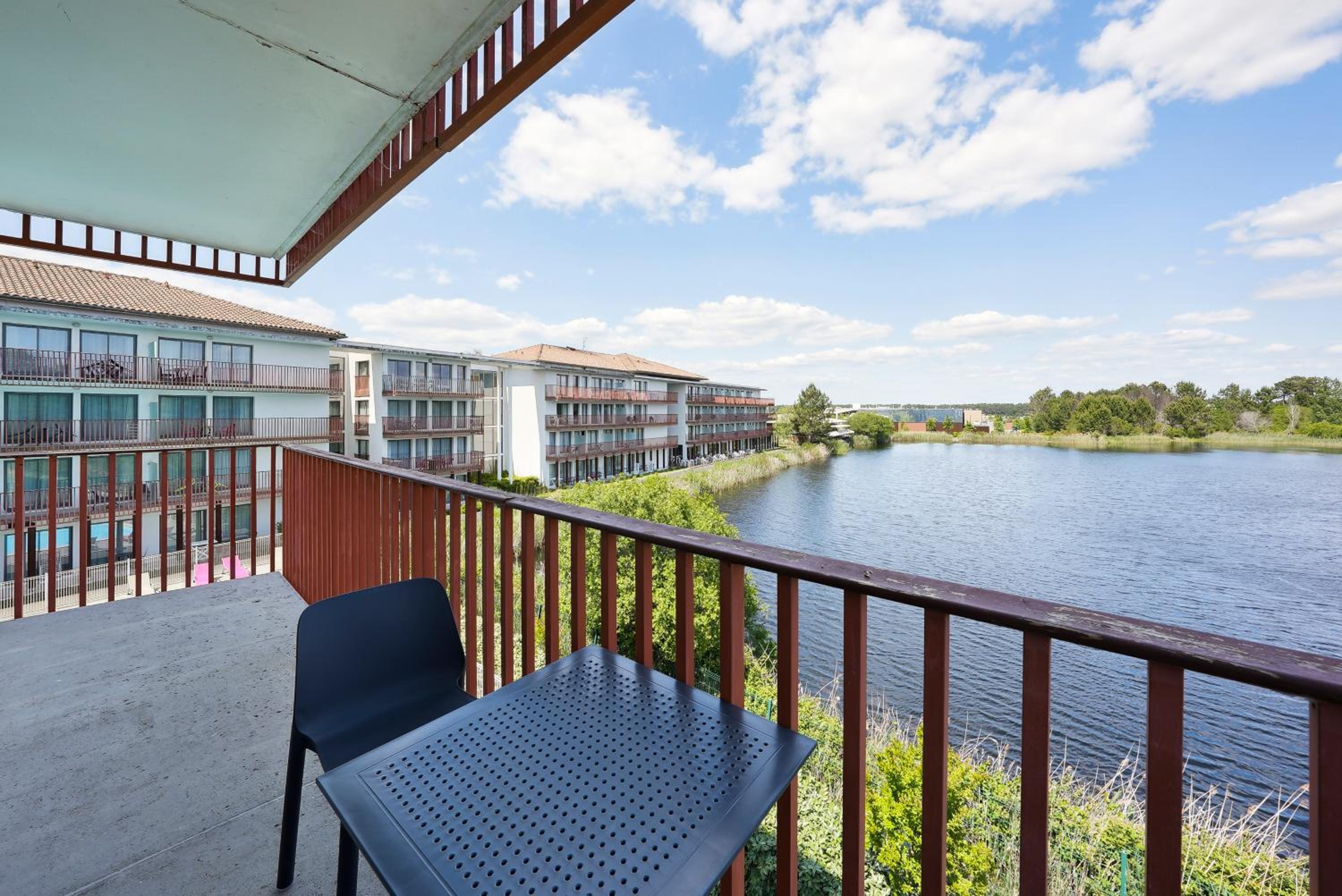 Studio with Double Bed - Lake Side - Photo 3