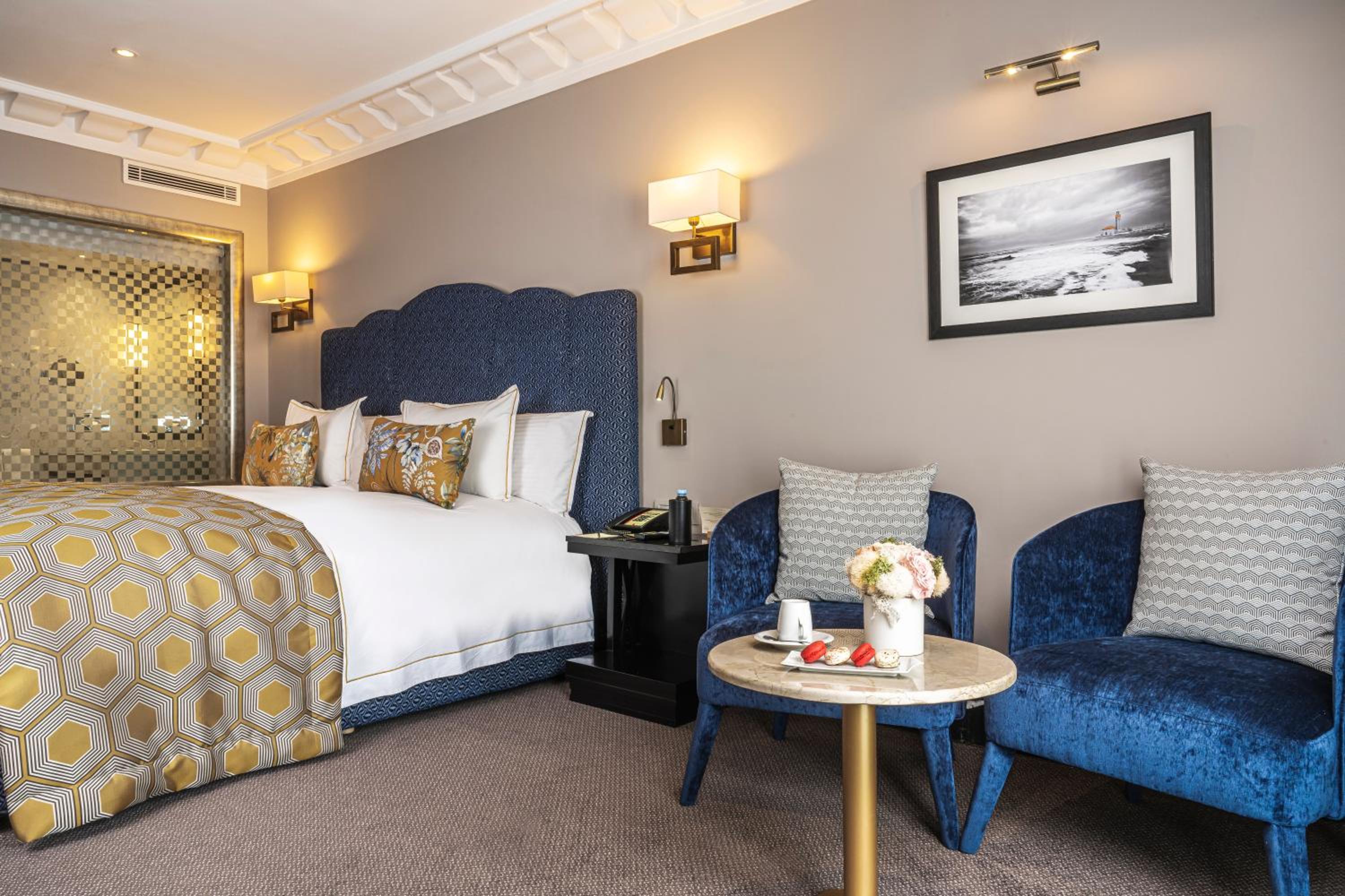 Superior Room with Pool and Garden View