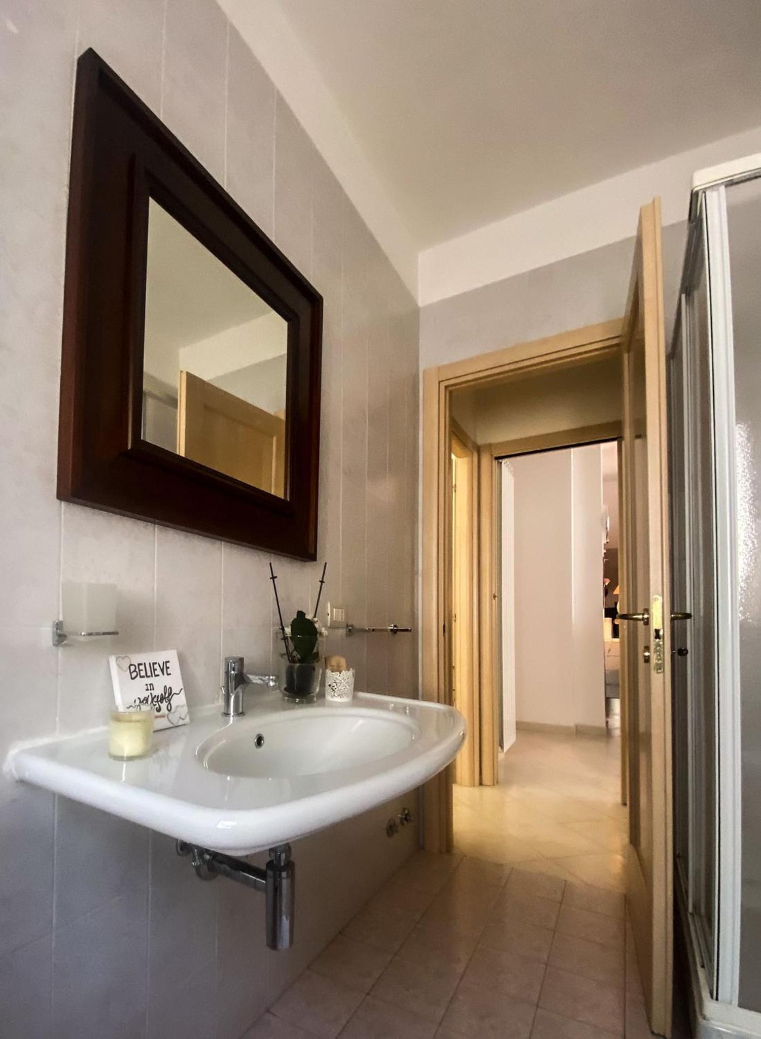 Double Room with Balcony - Photo 2
