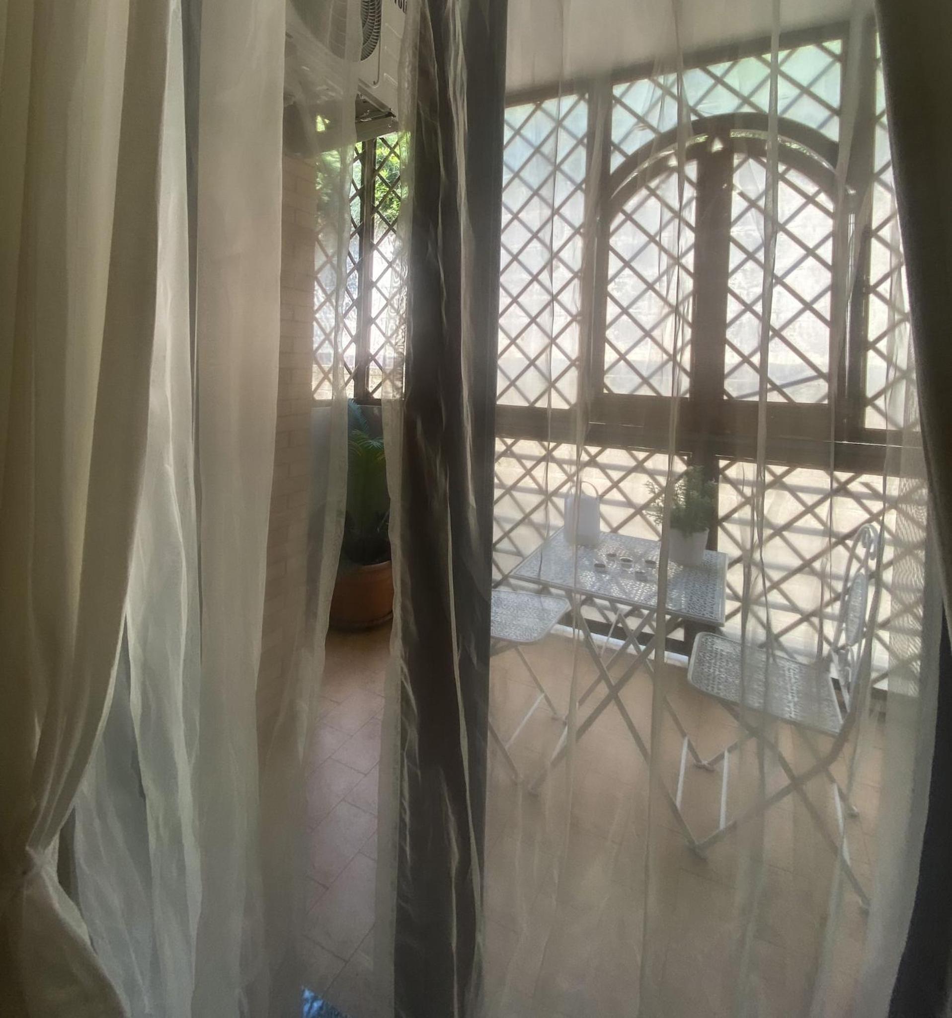 Double Room with Balcony - Photo 9