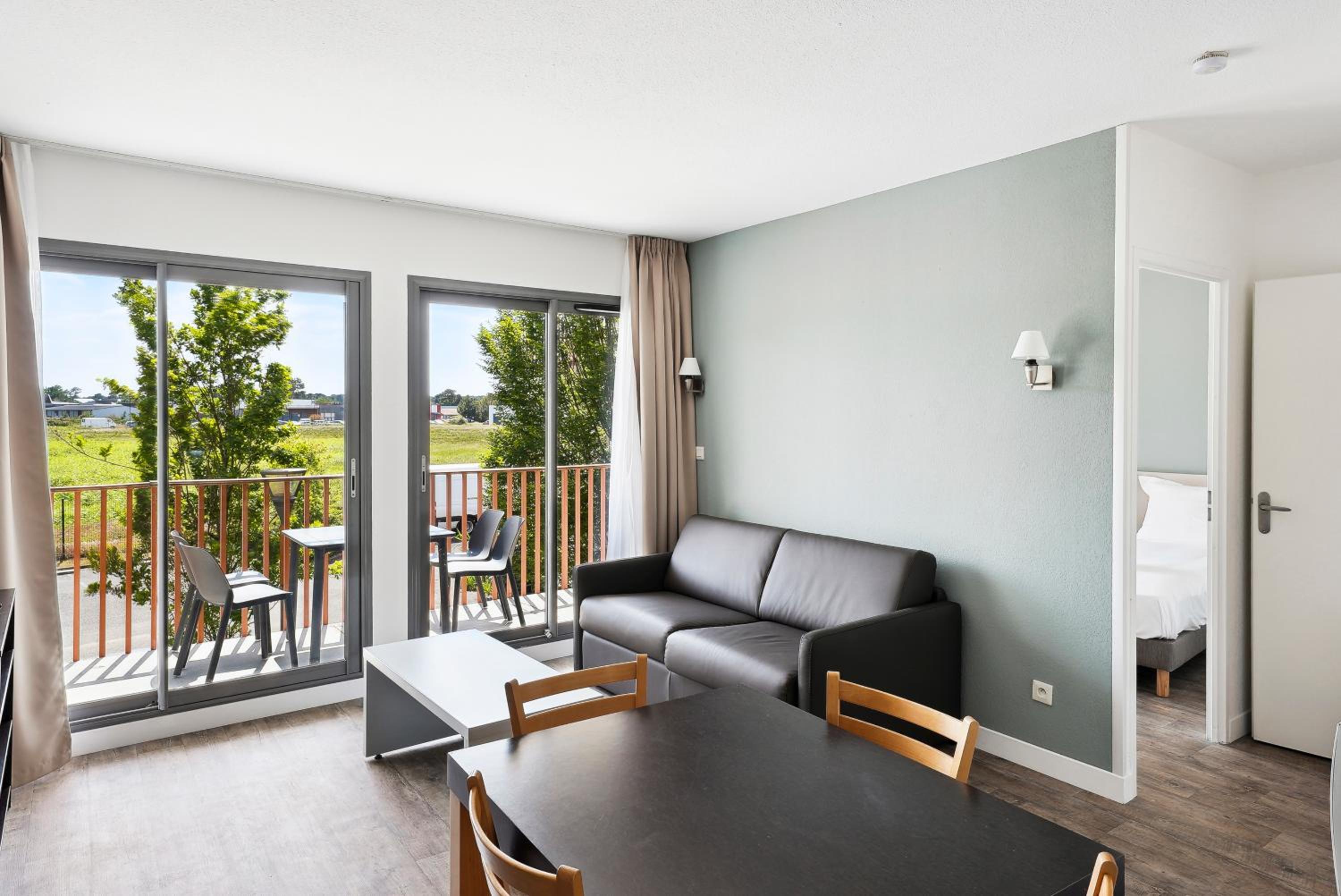 Apartment with 2 Single Bed and Sofa Bed - Photo 2