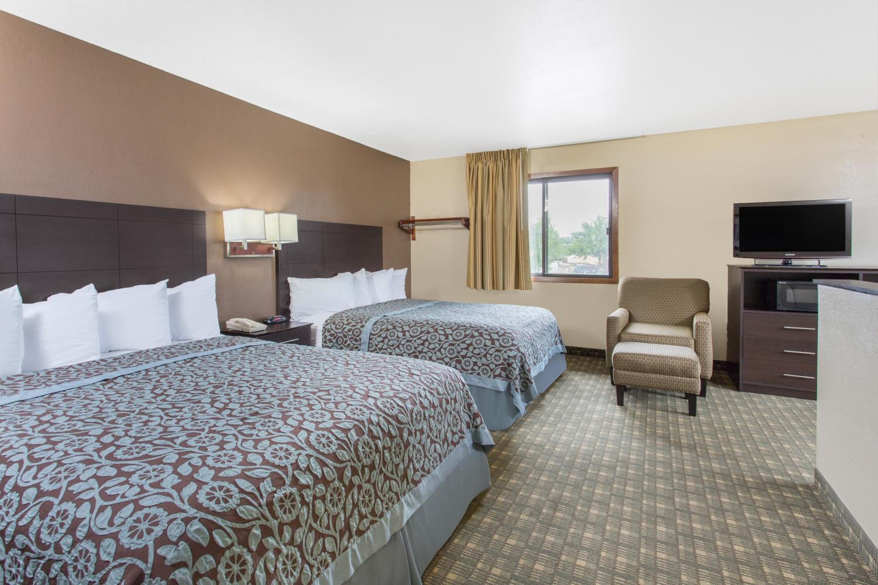 Studio Suite with Two Queen Beds - Non-Smoking - Photo 2