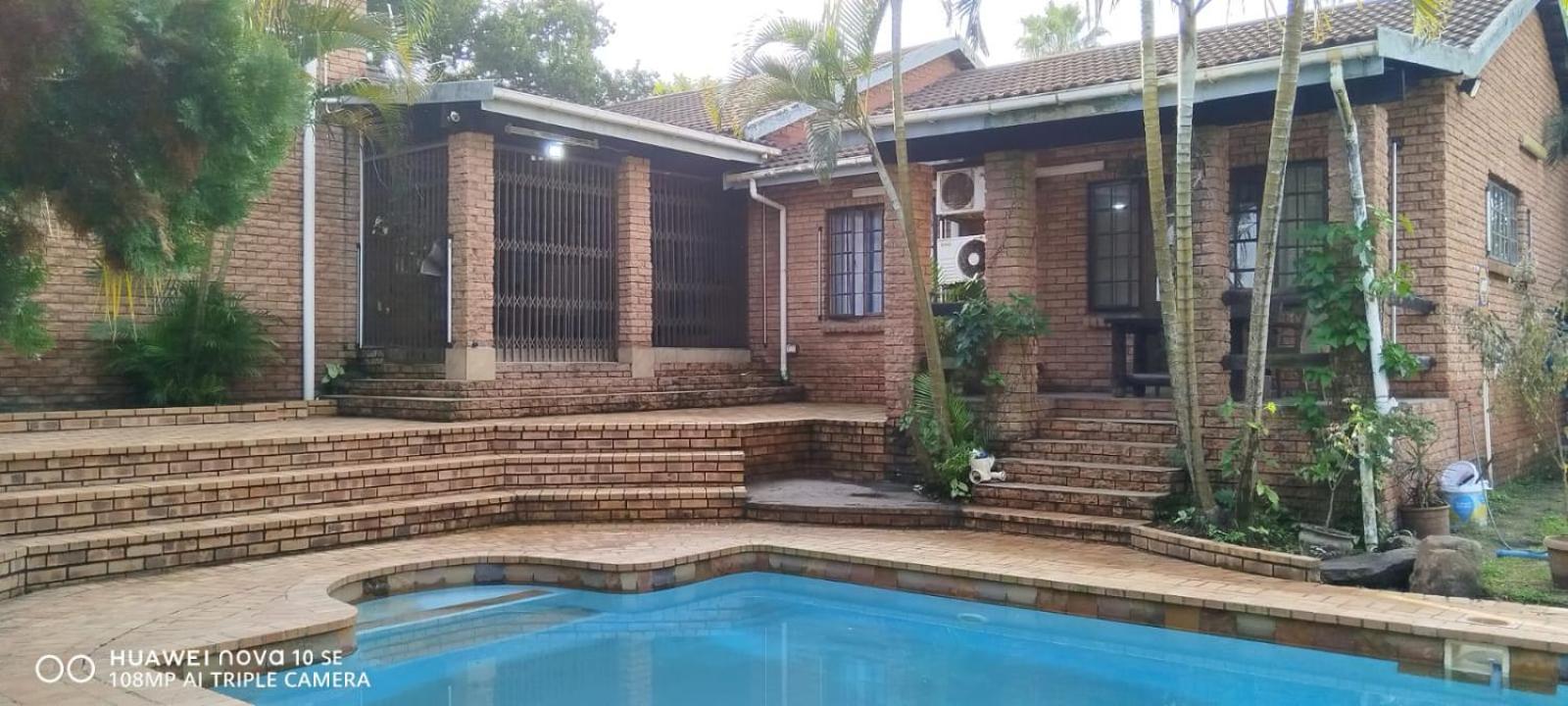 Apartment with Pool View  photo 2