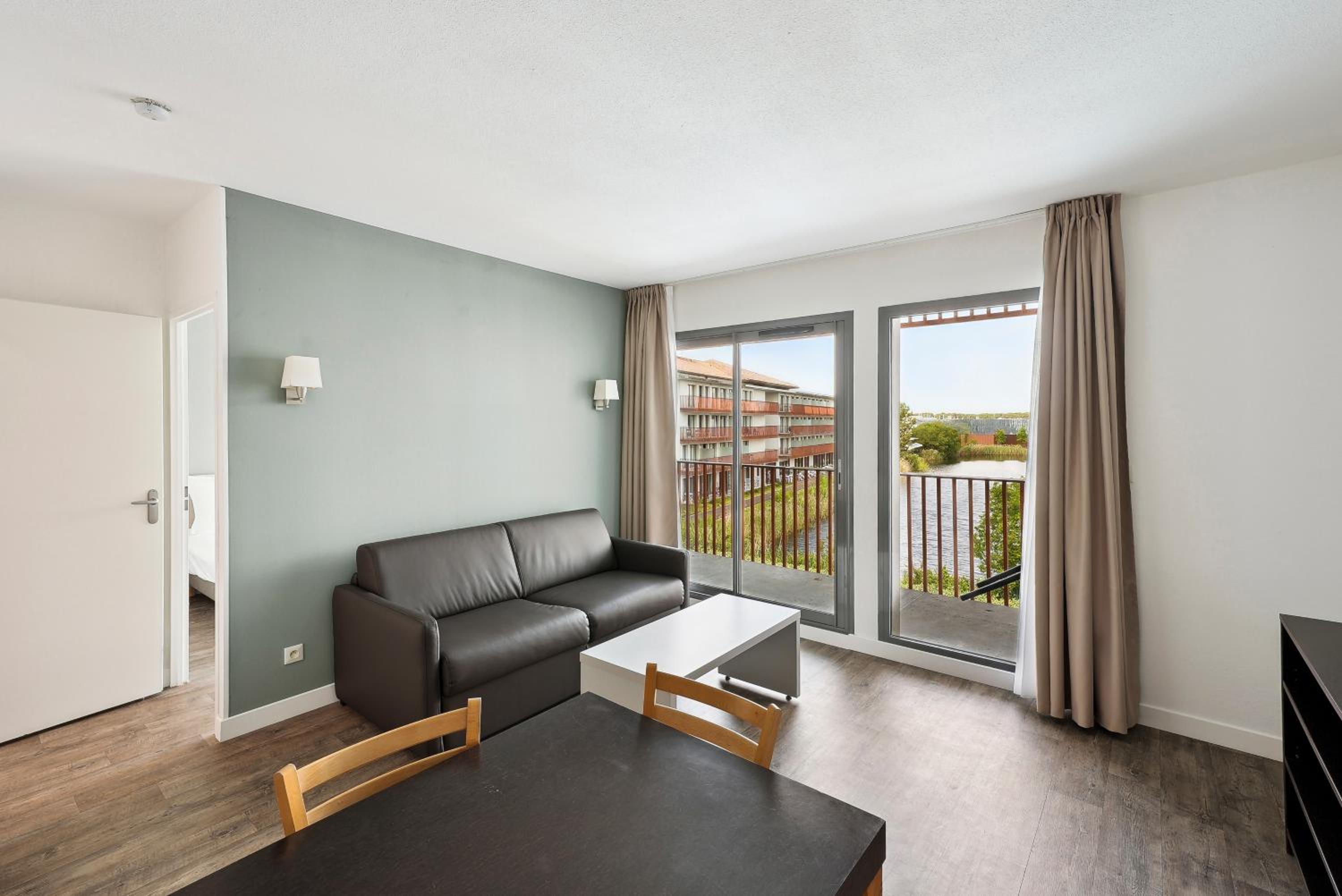 Apartment with 2 Single Bed and Sofa Bed - Photo 4