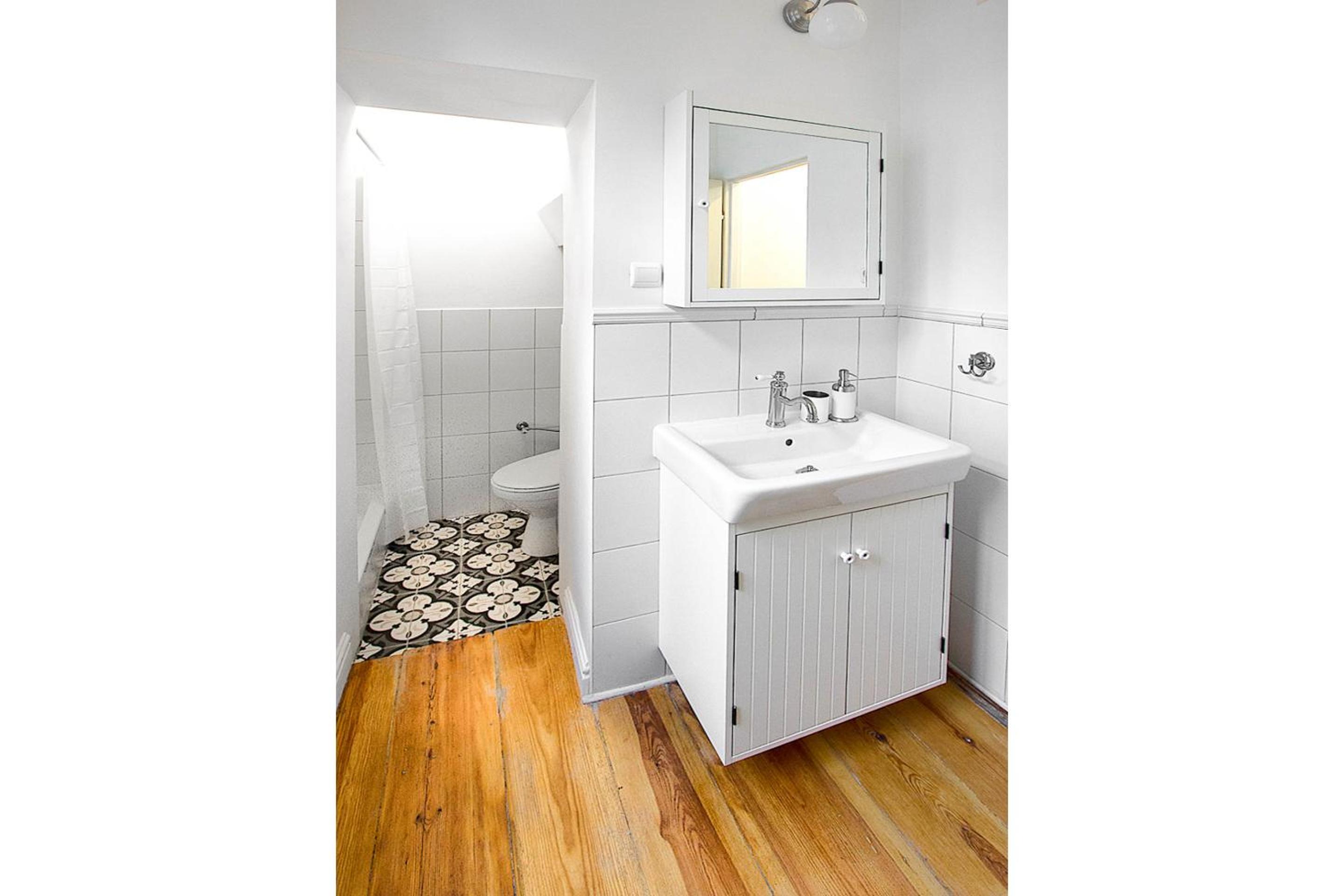 Premium Four-Bedroom Apartment with 2 Bathrooms and Living Room  - Photo 13