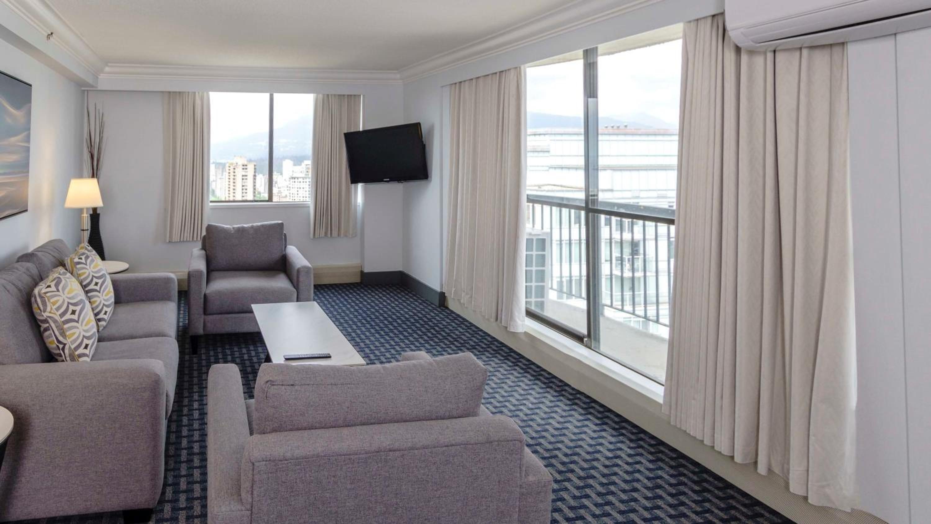 Executive Suite - Photo 19