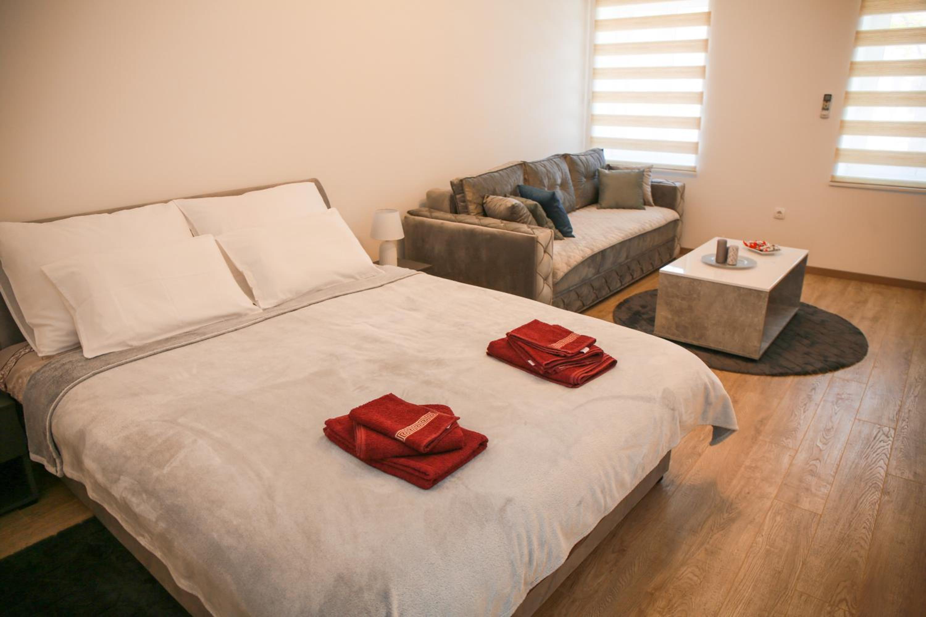 King Studio With Sofa Bed photo 2