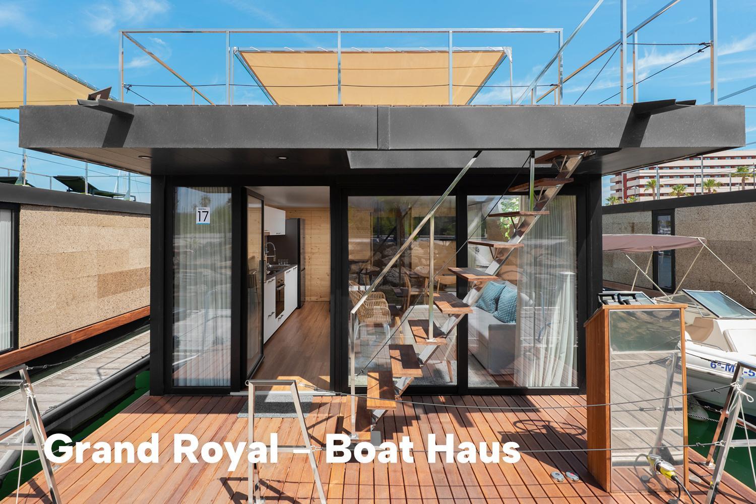 Boat Haus Grand Royal - (No translation needed)