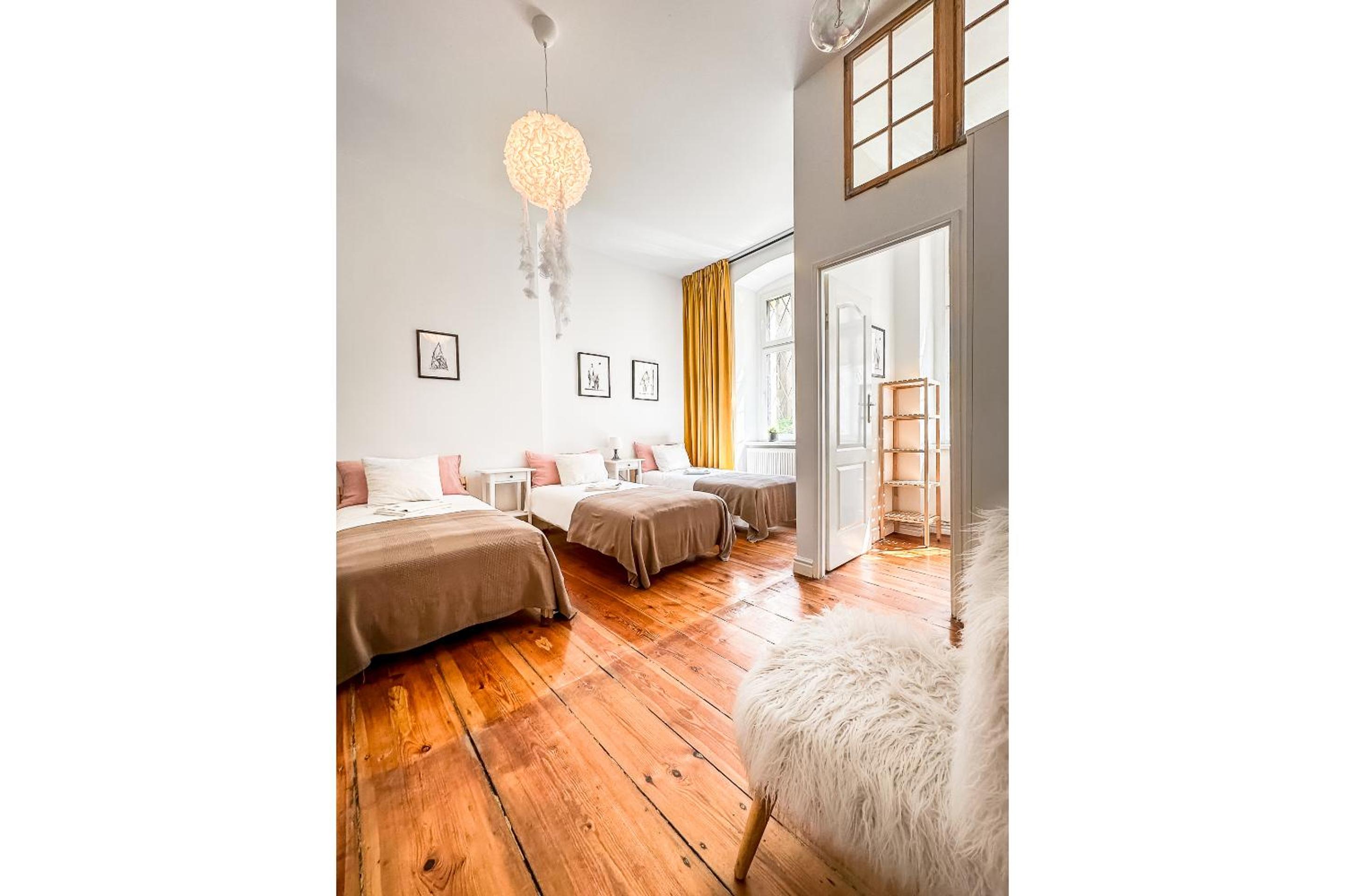 Premium Four-Bedroom Apartment with 2 Bathrooms and Living Room  - Photo 20