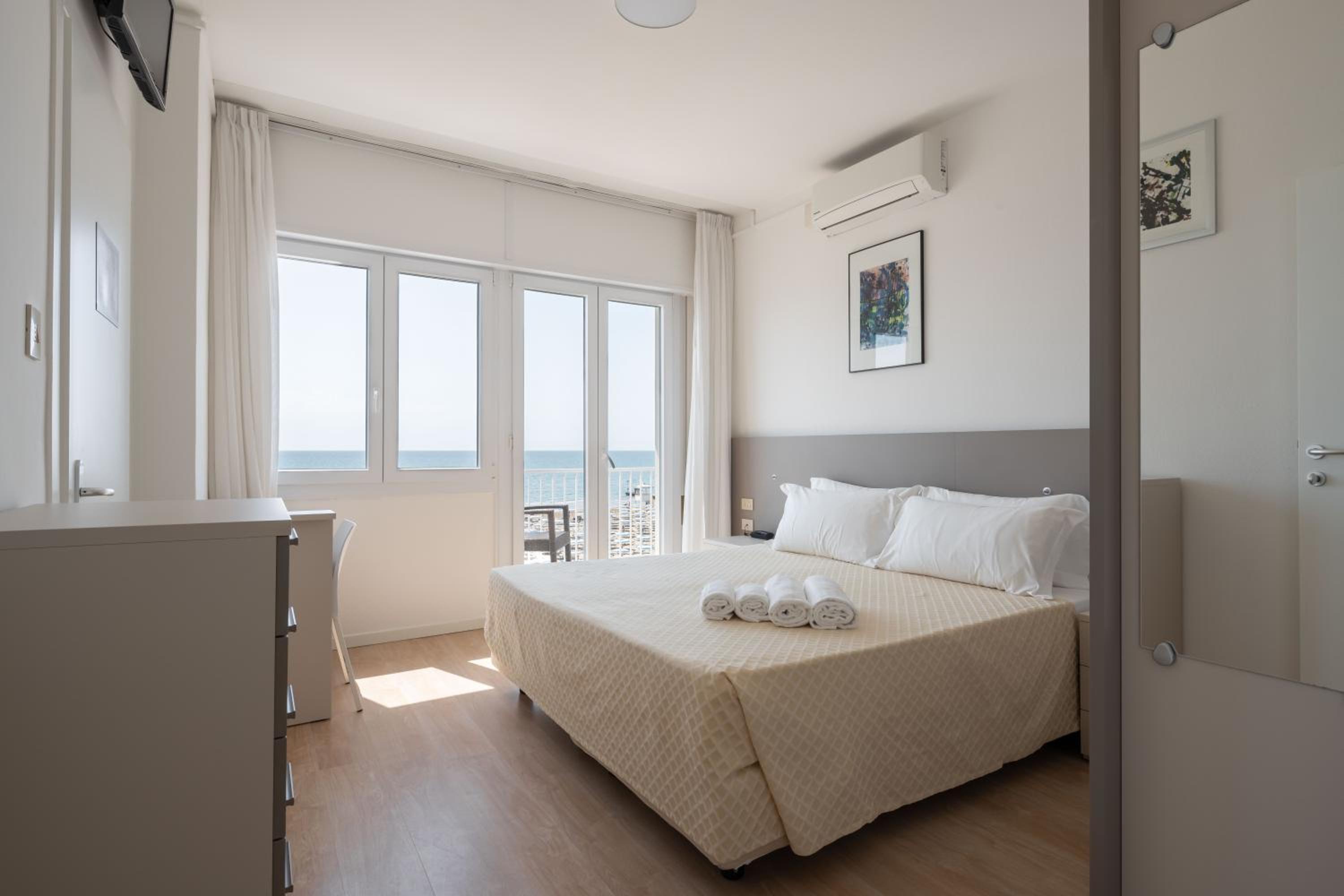 Superior Double Room with Front Sea View photo 3
