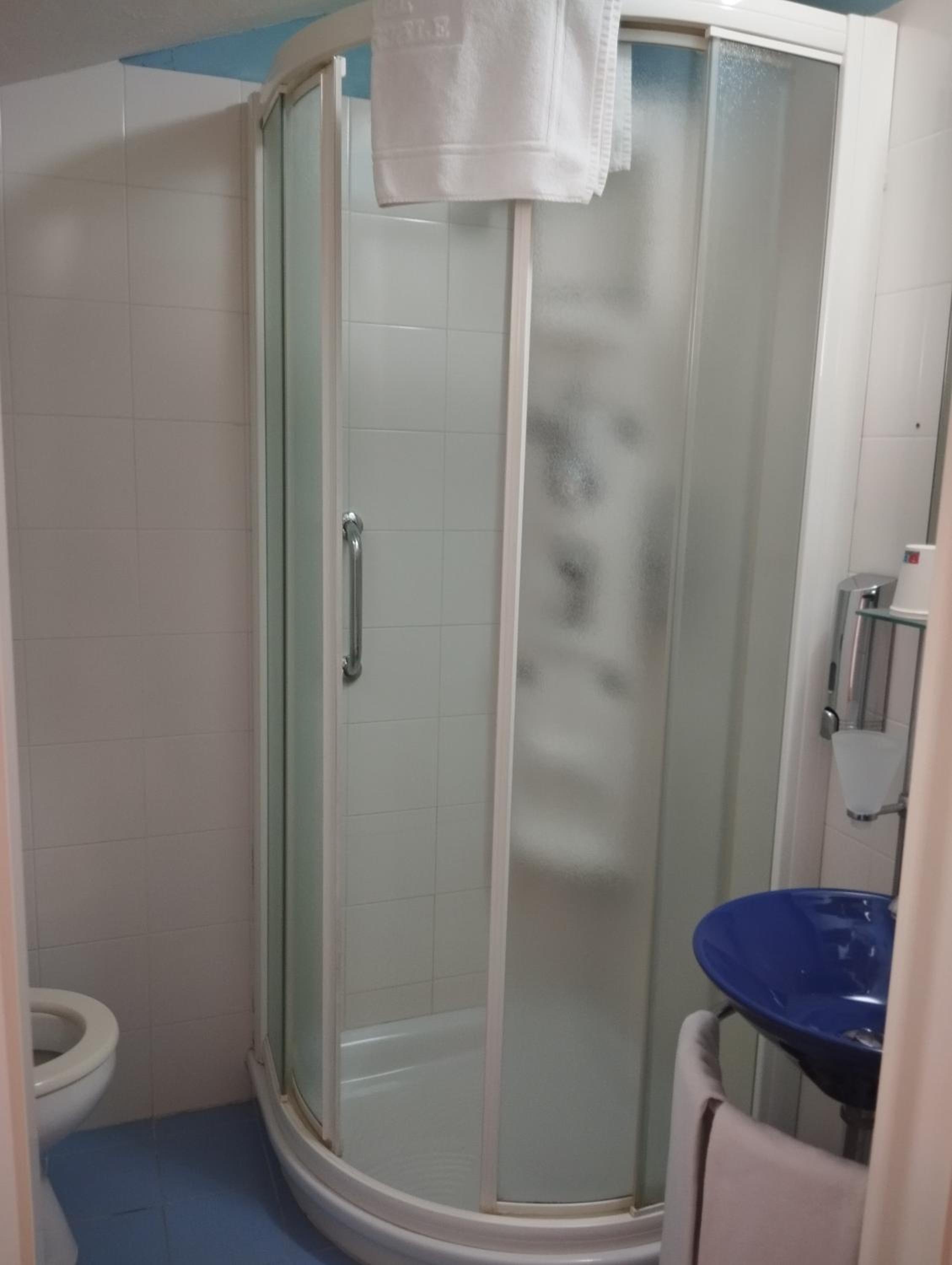 Small Double Or Twin Room photo 3