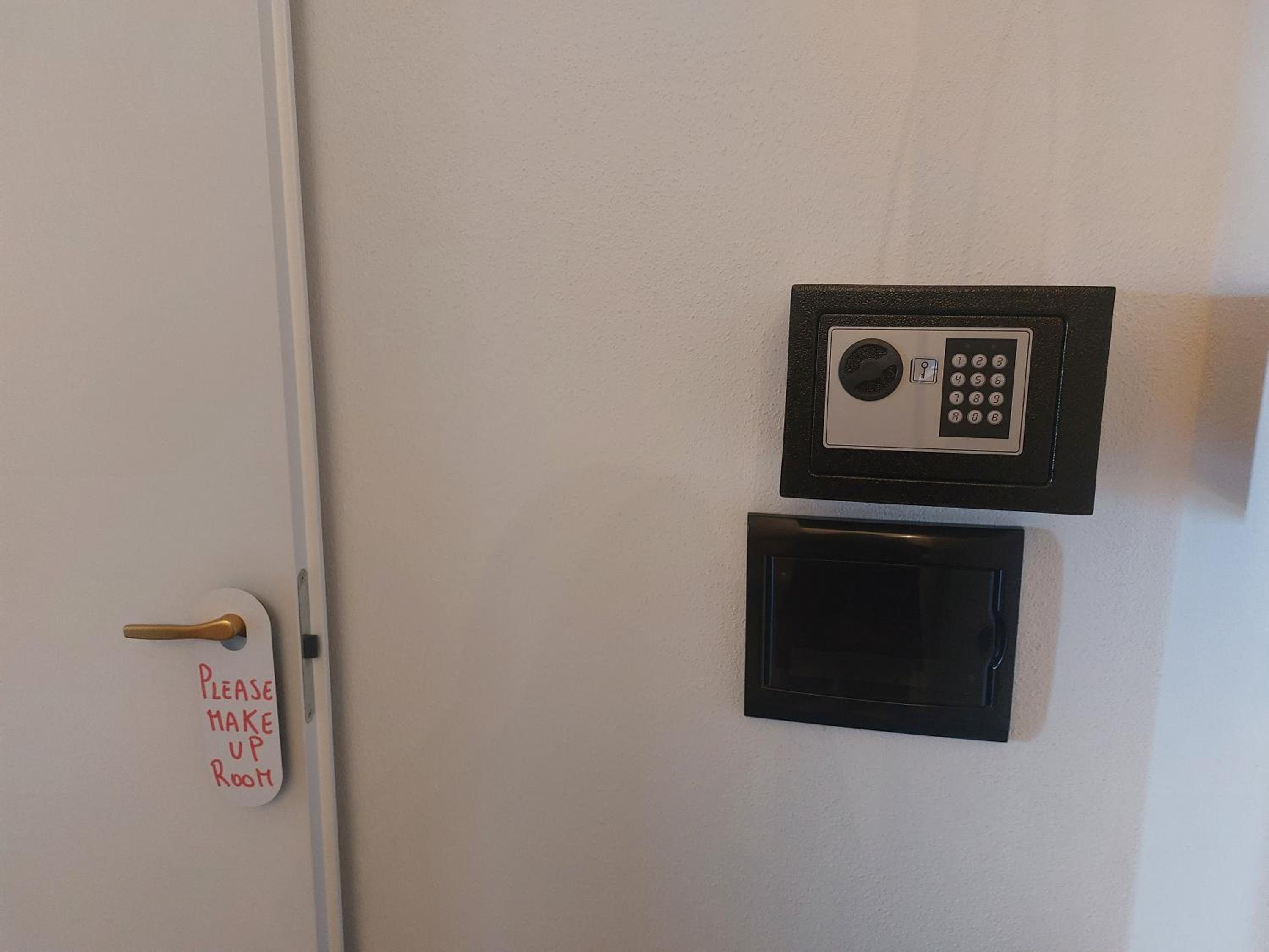 Double Room with Private Bathroom - Photo 6