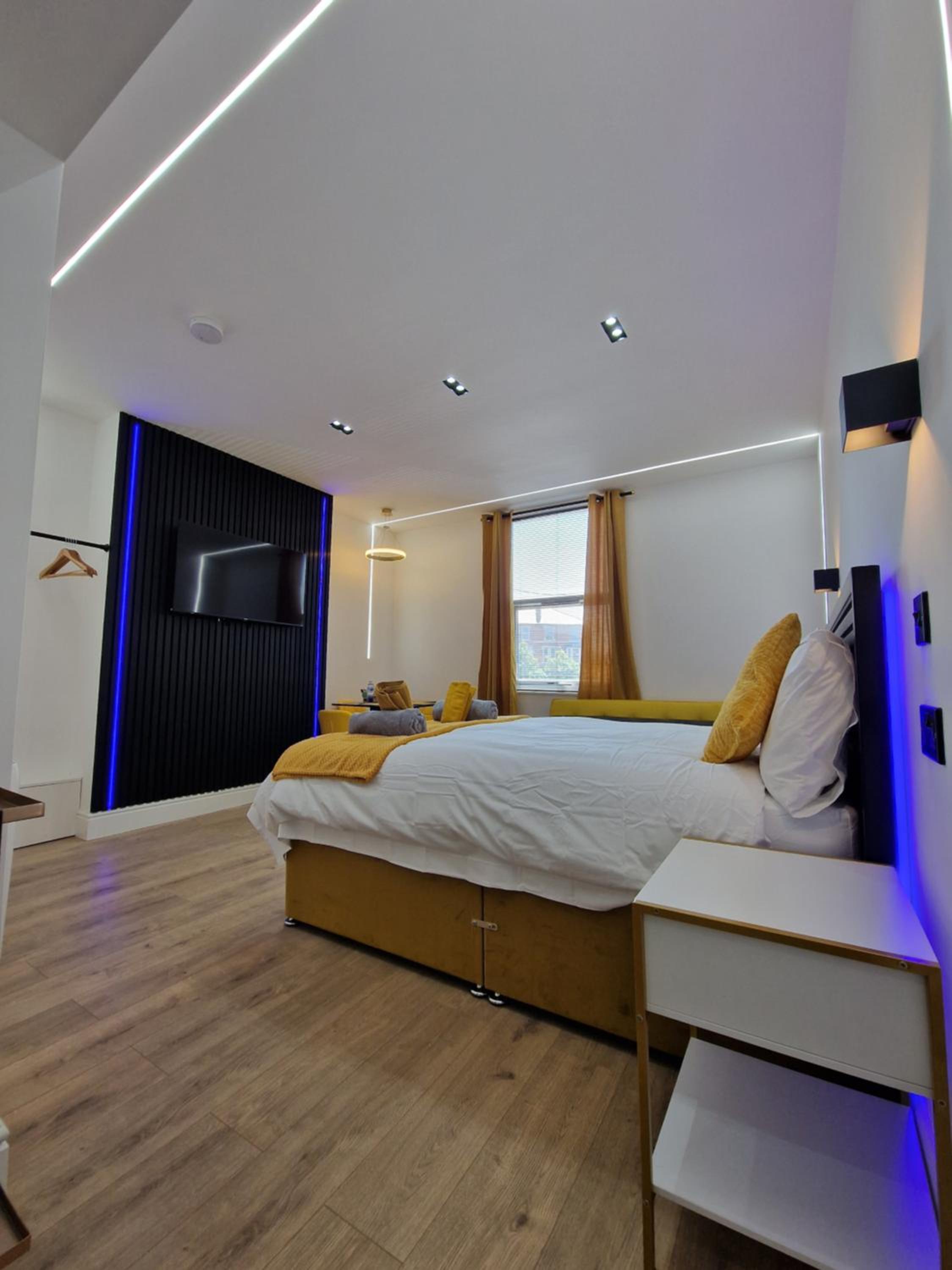 One-Bedroom Apartment photo 1