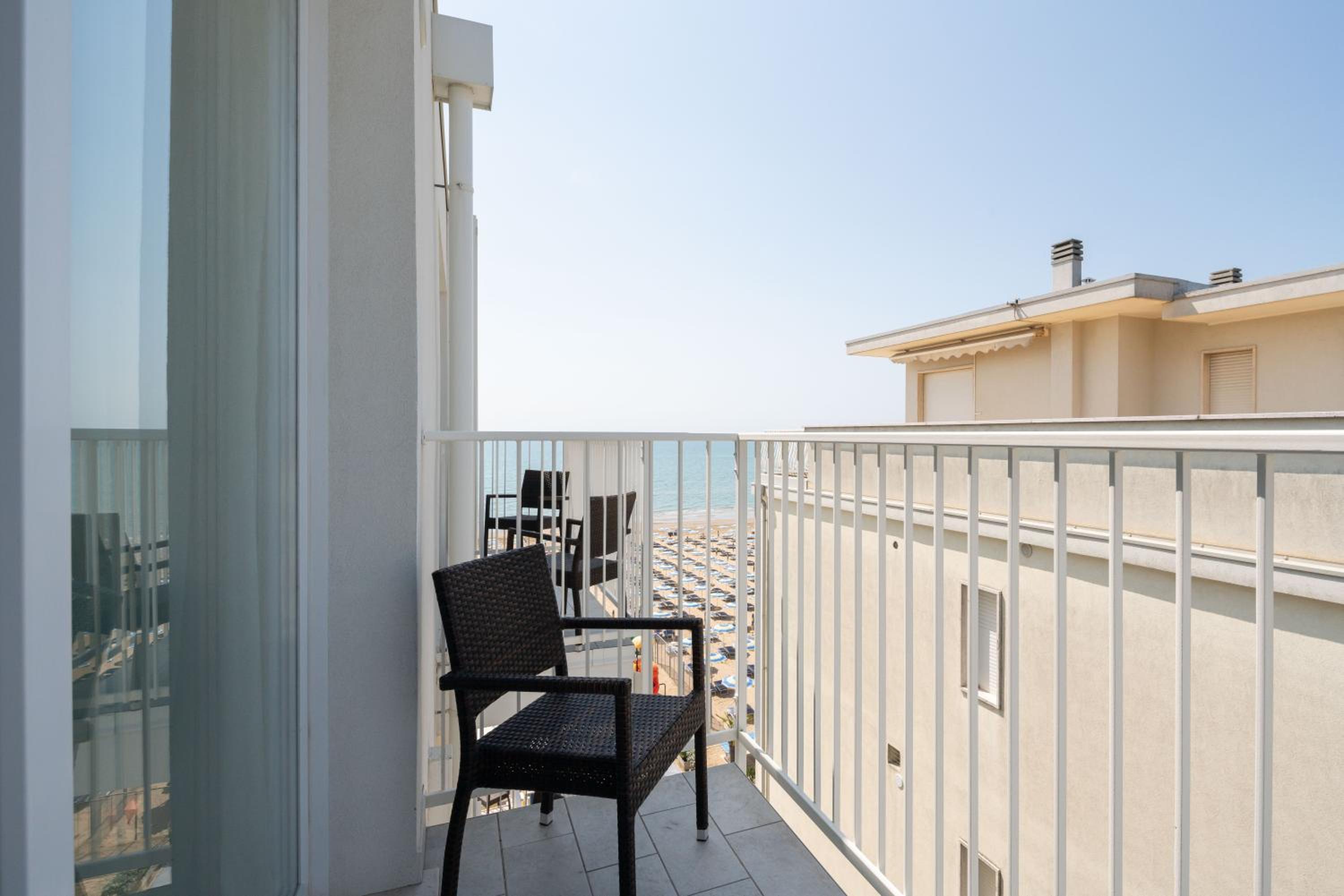 Deluxe Double Room with Side Sea View - Photo 20