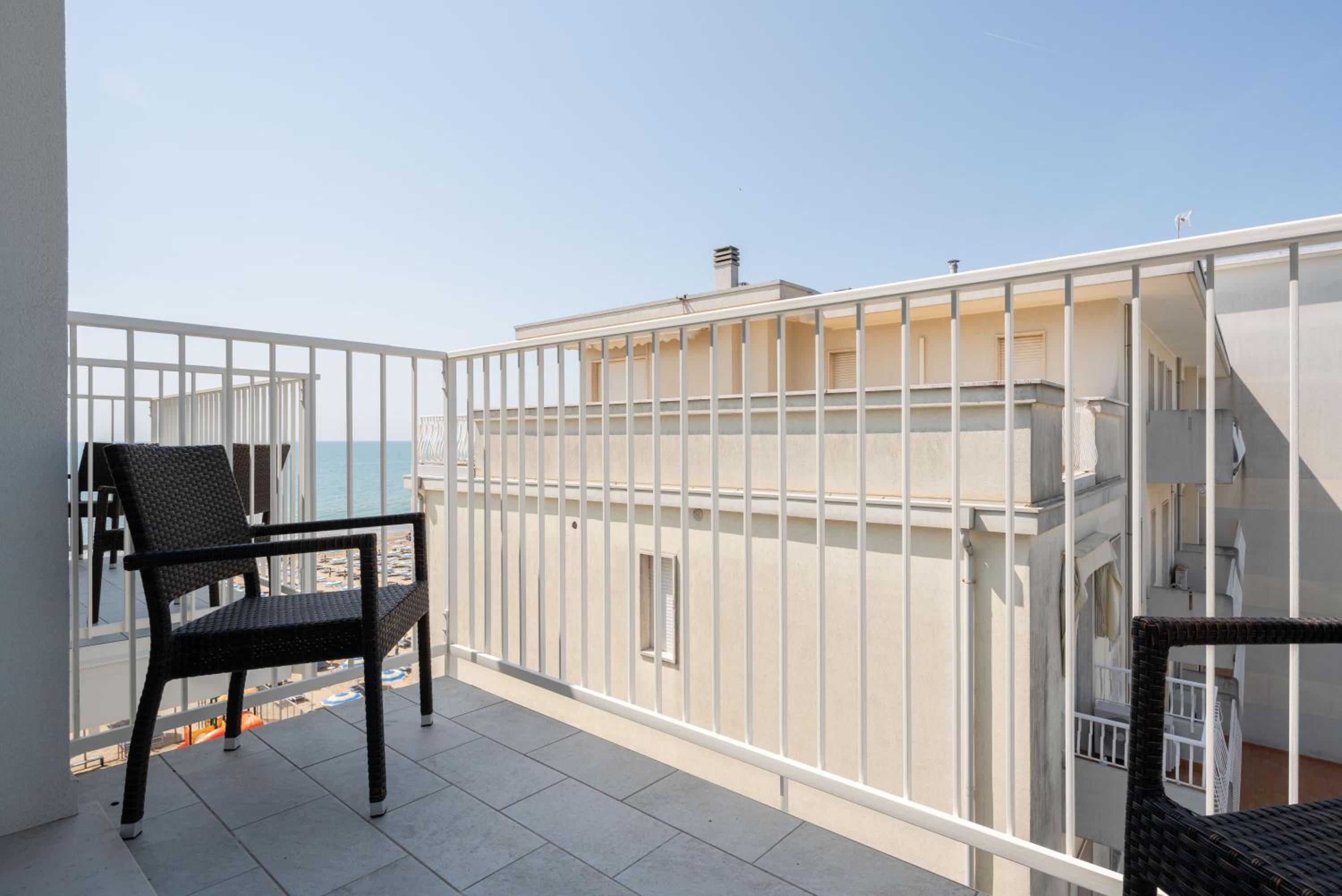 Deluxe Double Room with Side Sea View - Photo 18