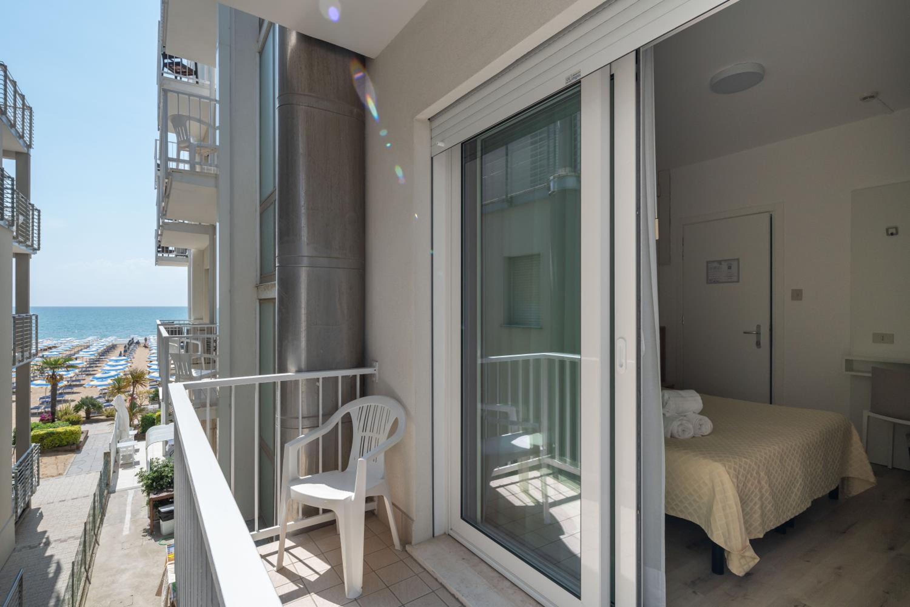 Standard Room with Side Sea View - Photo 13