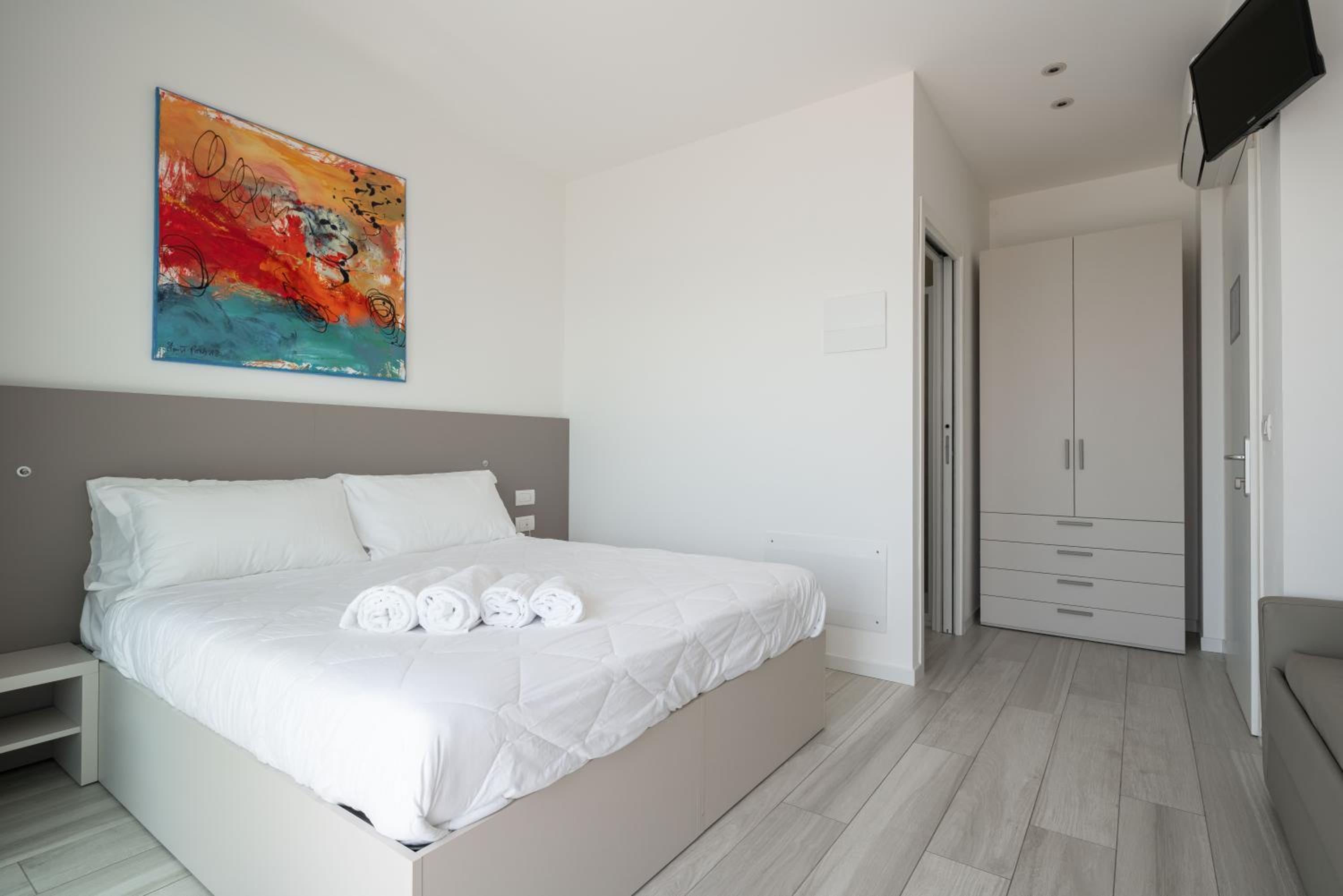 Deluxe Double Room with Front Sea View - Photo 15