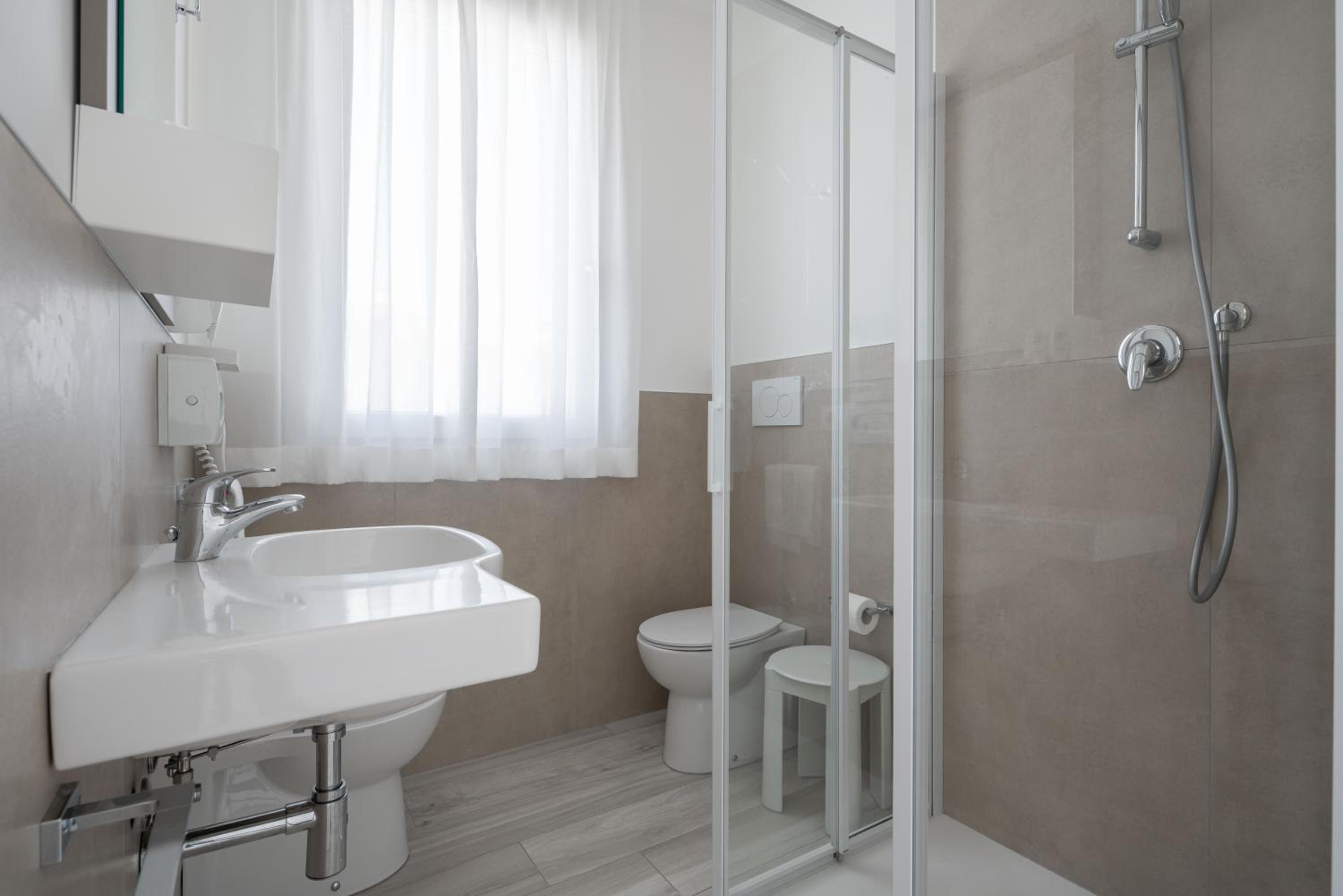 Deluxe Double Room with Front Sea View - Photo 4