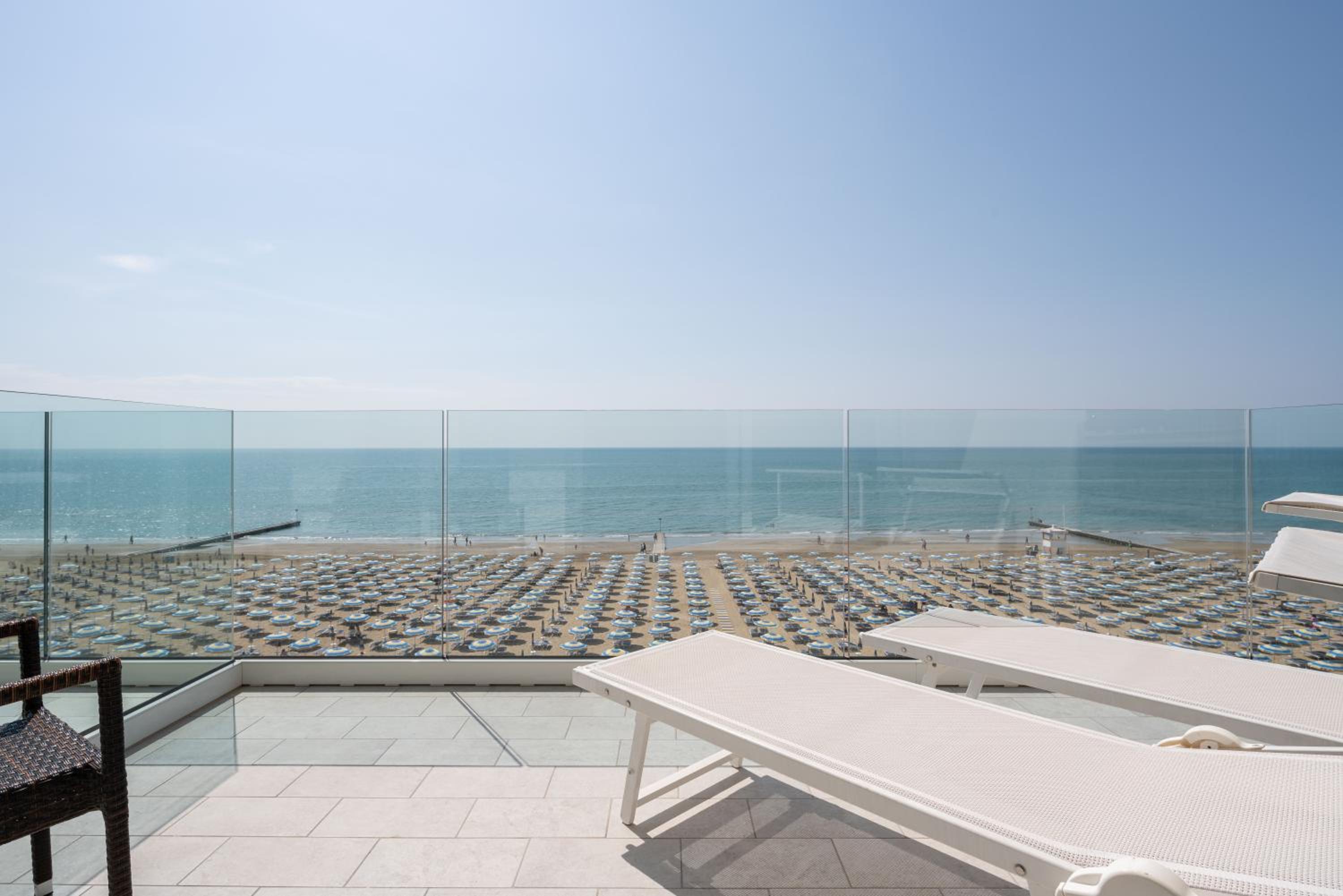 Deluxe Double Room with Front Sea View - Photo 7