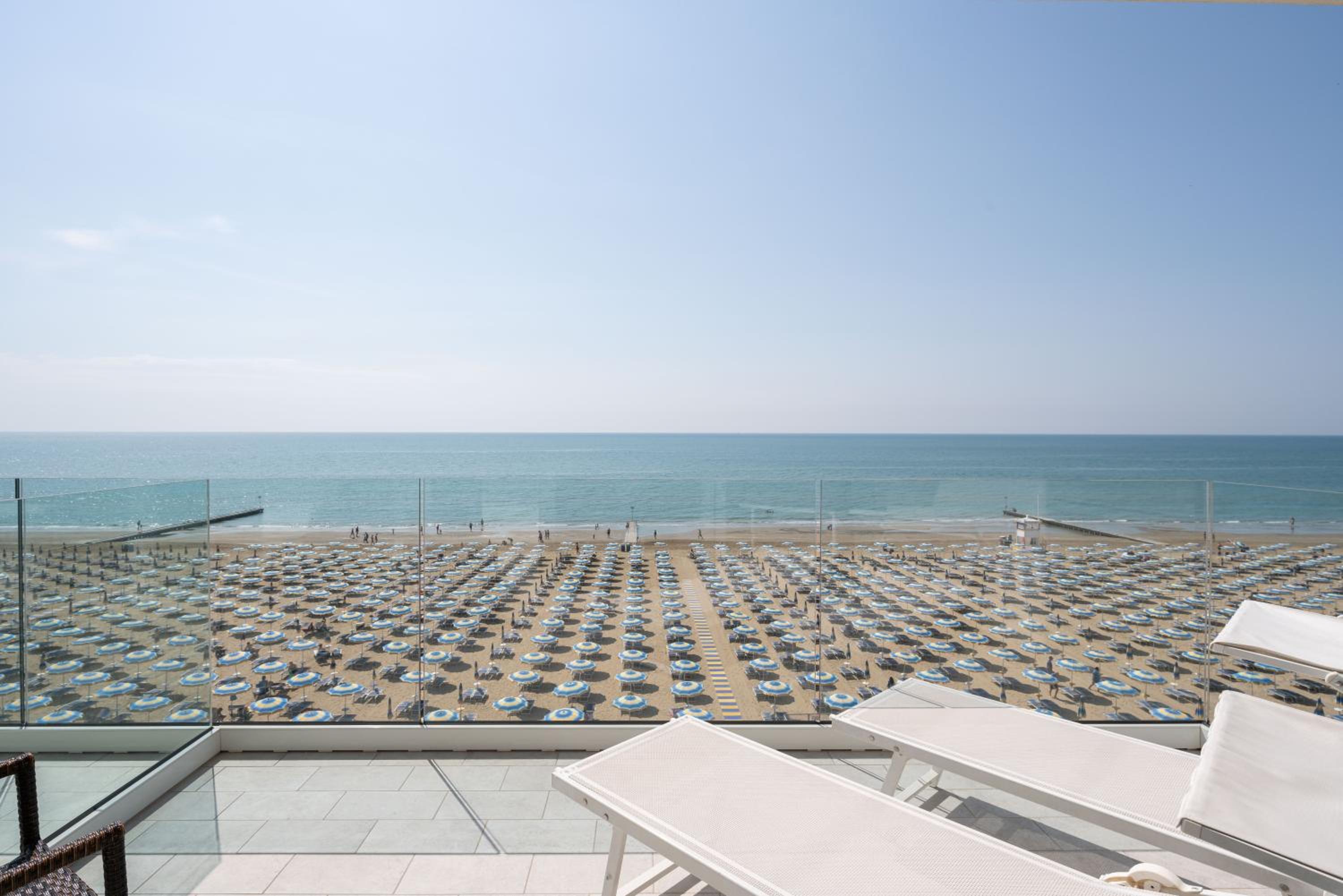 Deluxe Double Room with Front Sea View - Photo 6