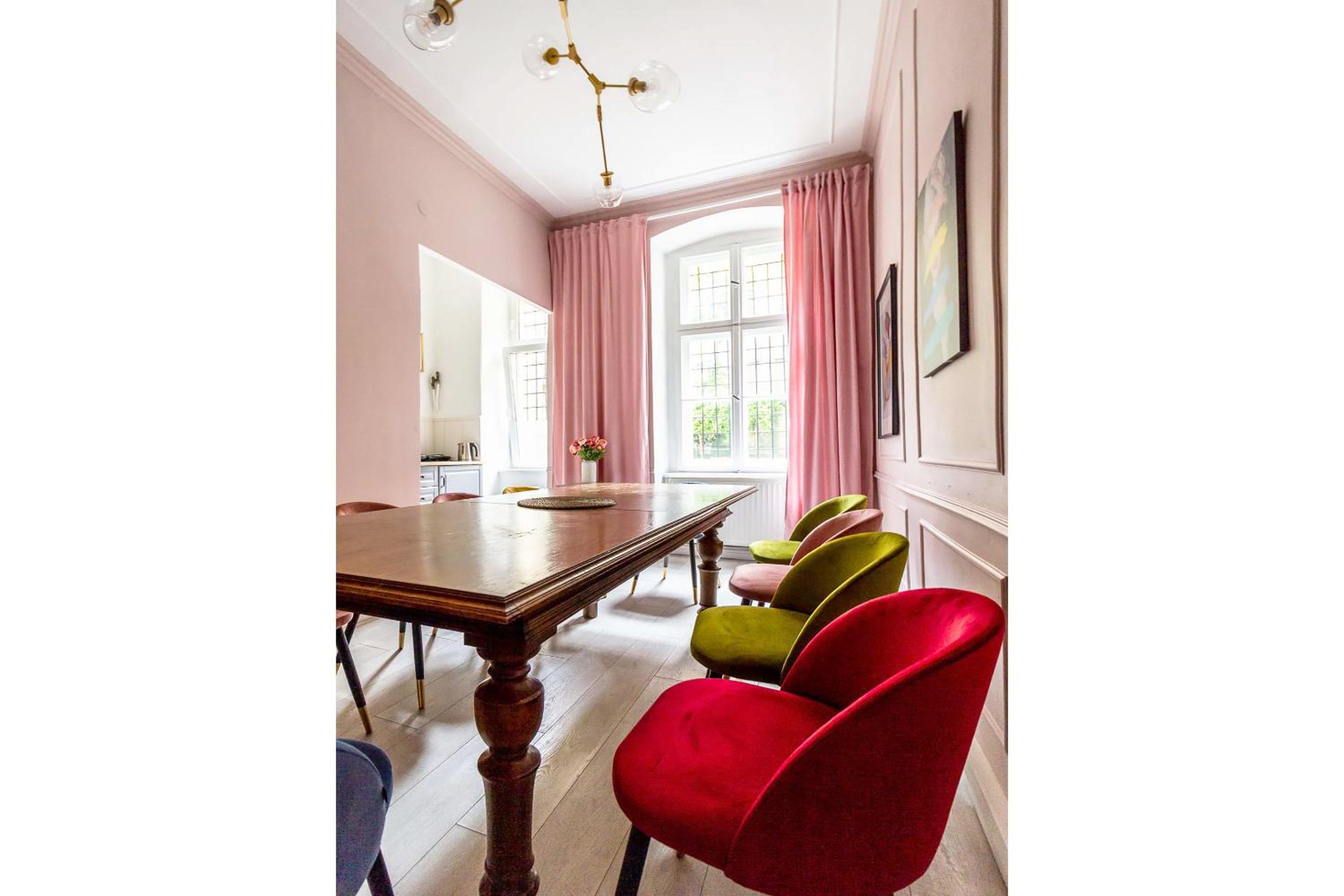 Premium Four-Bedroom Apartment with 2 Bathrooms and Living Room  - Photo 14