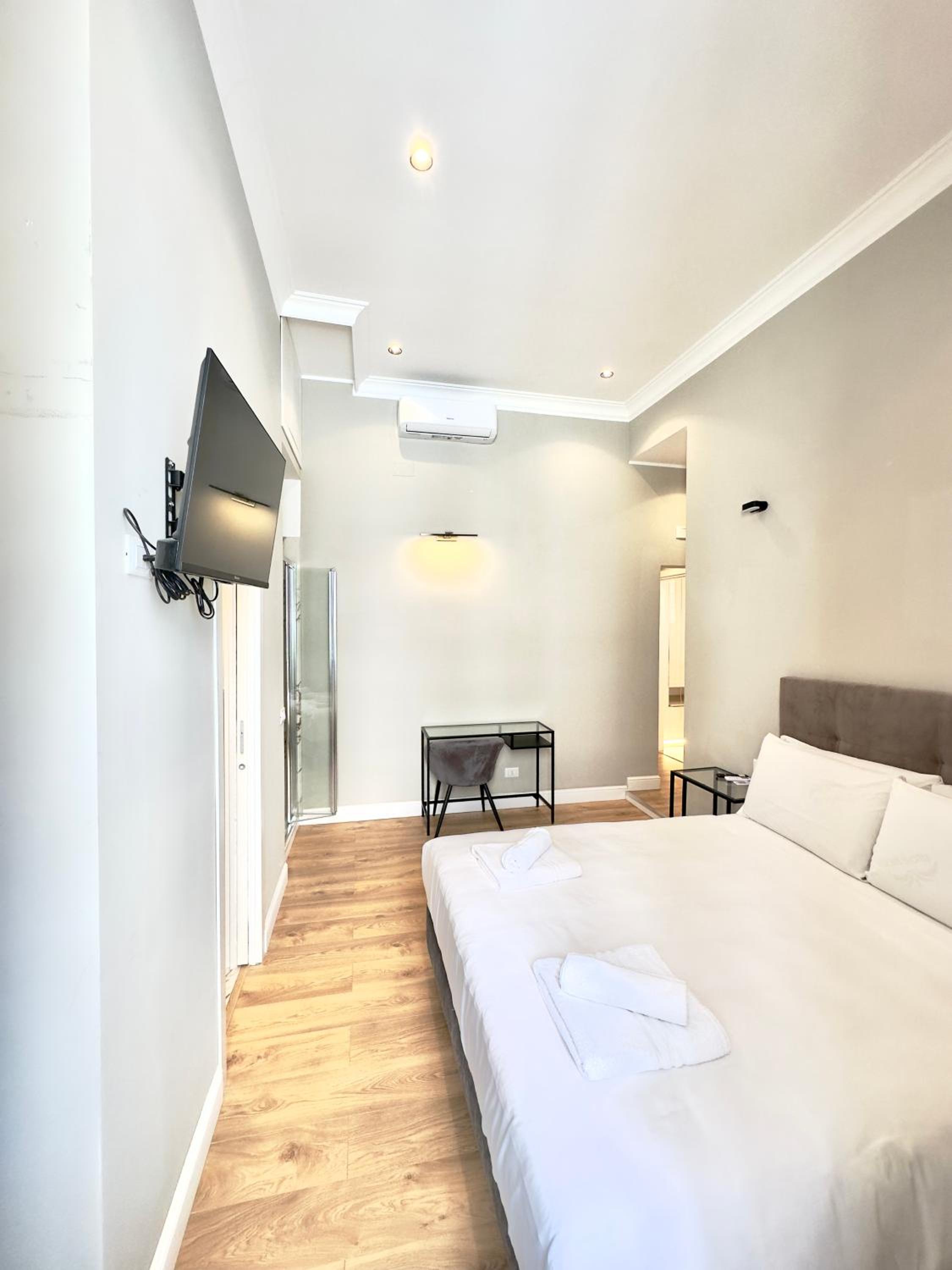 Deluxe Double Room with Shower photo 2