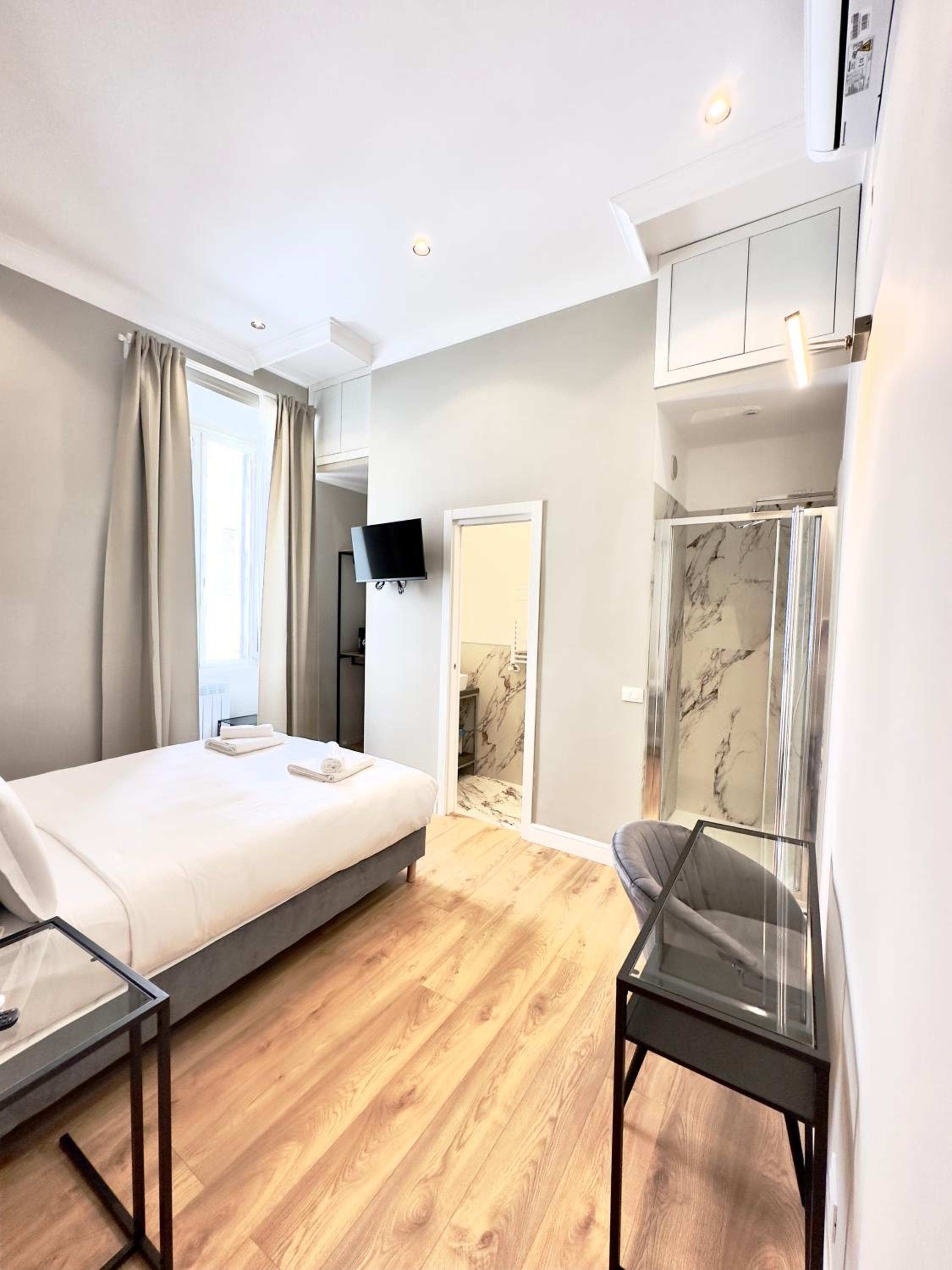 Deluxe Double Room with Shower photo 3