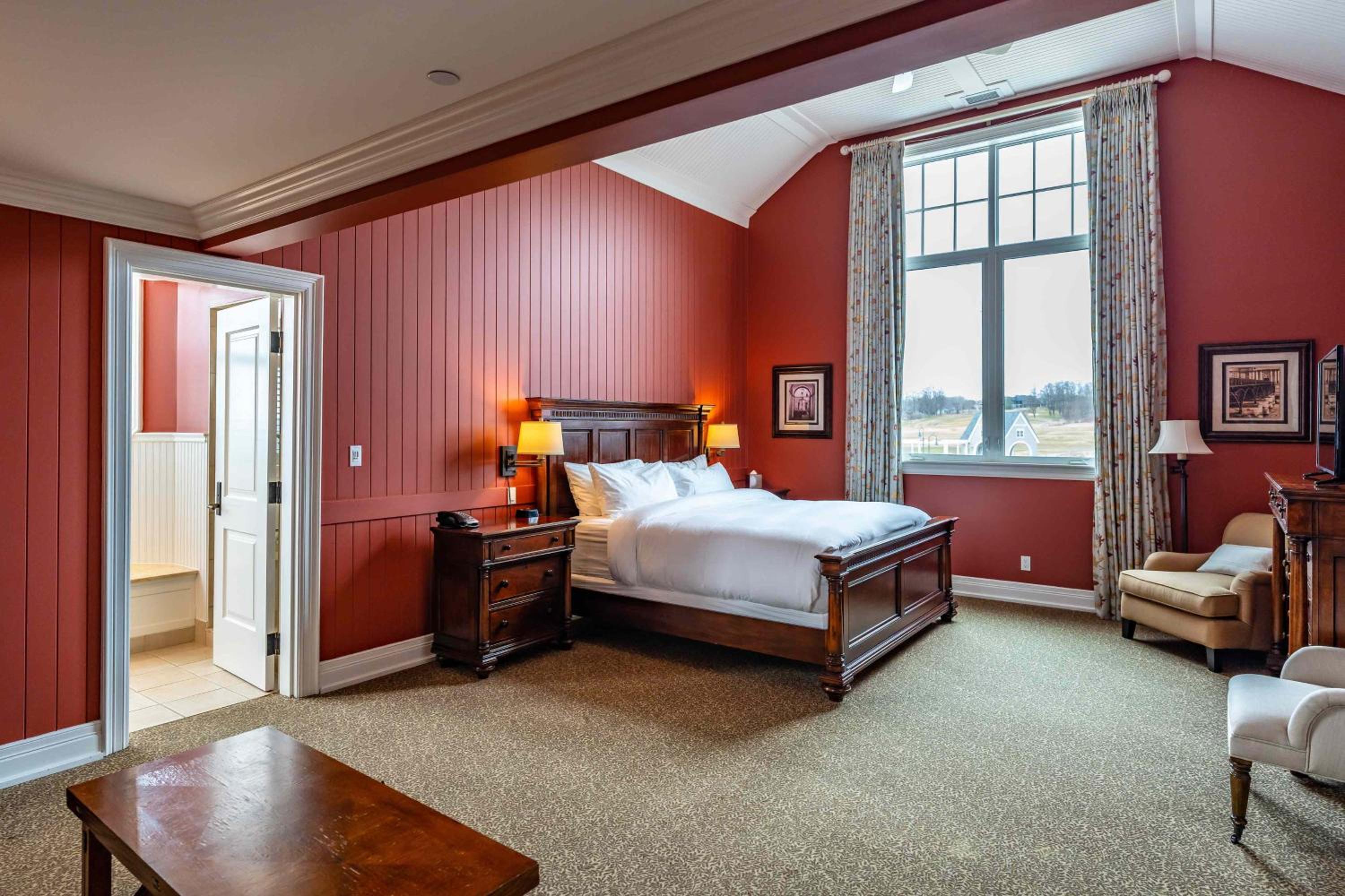 Superior King Suite photo 1