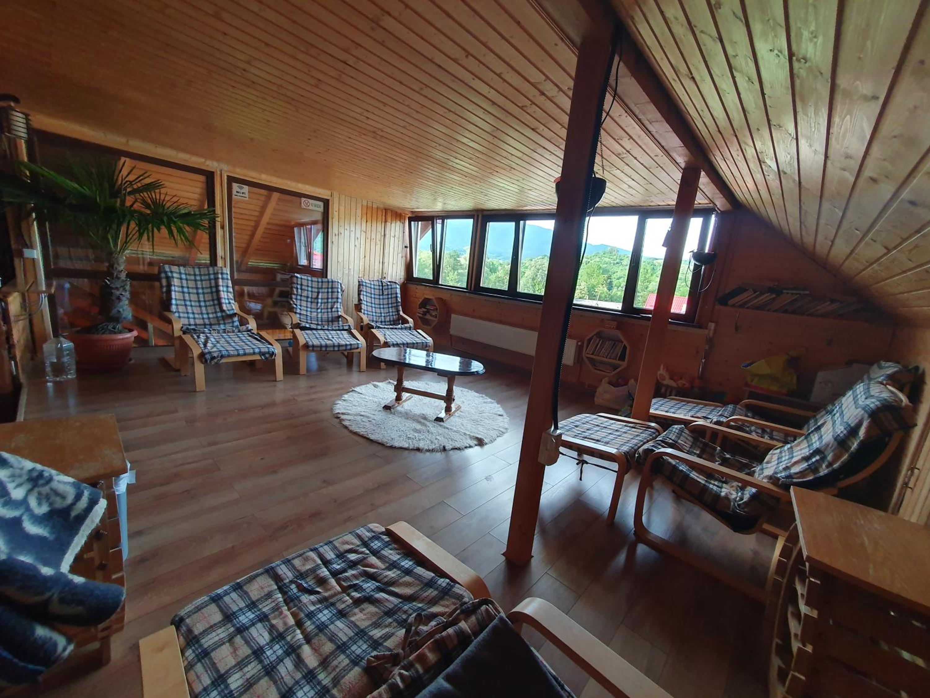 Apartment with Balcony - Photo 8