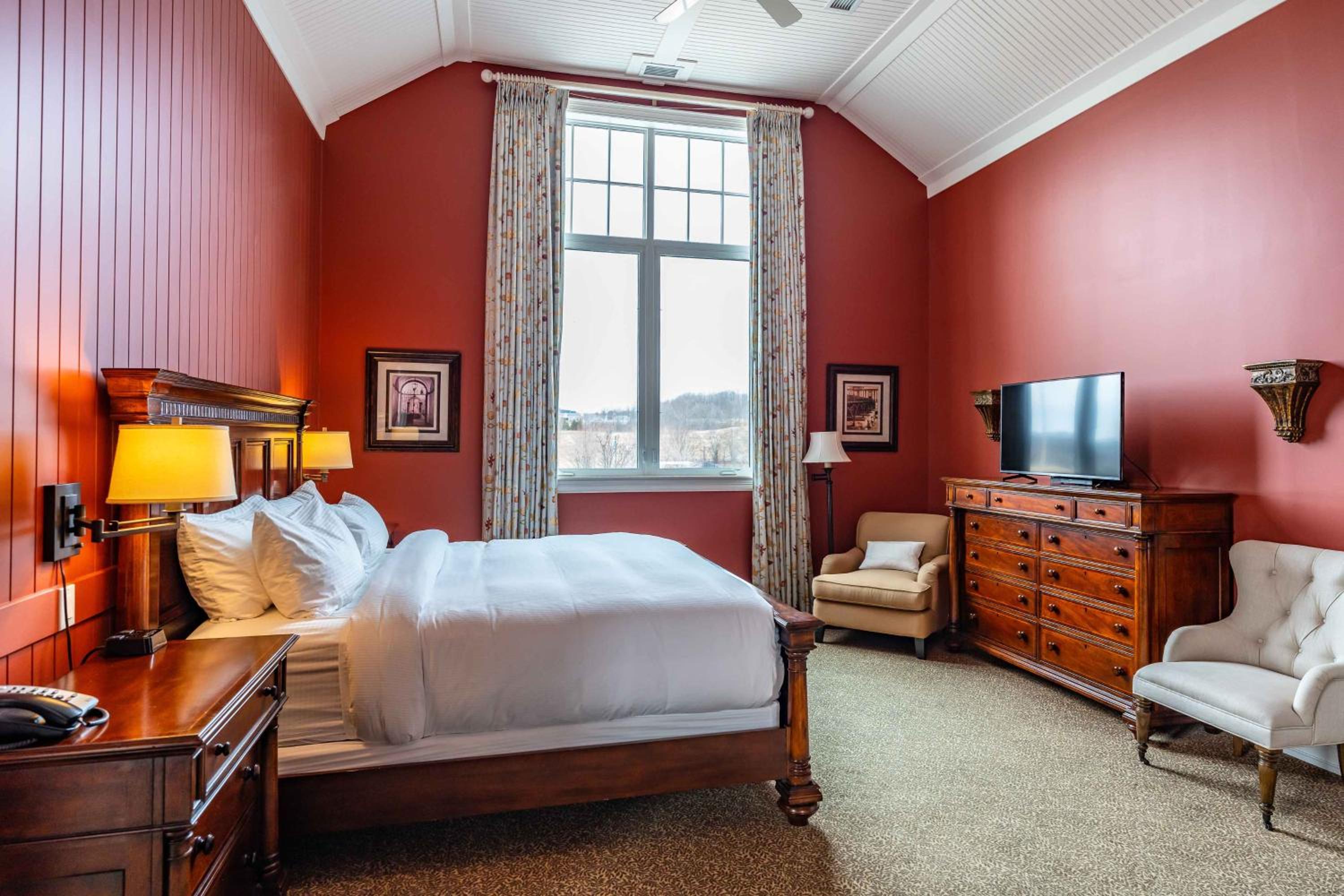 Superior King Suite photo 3