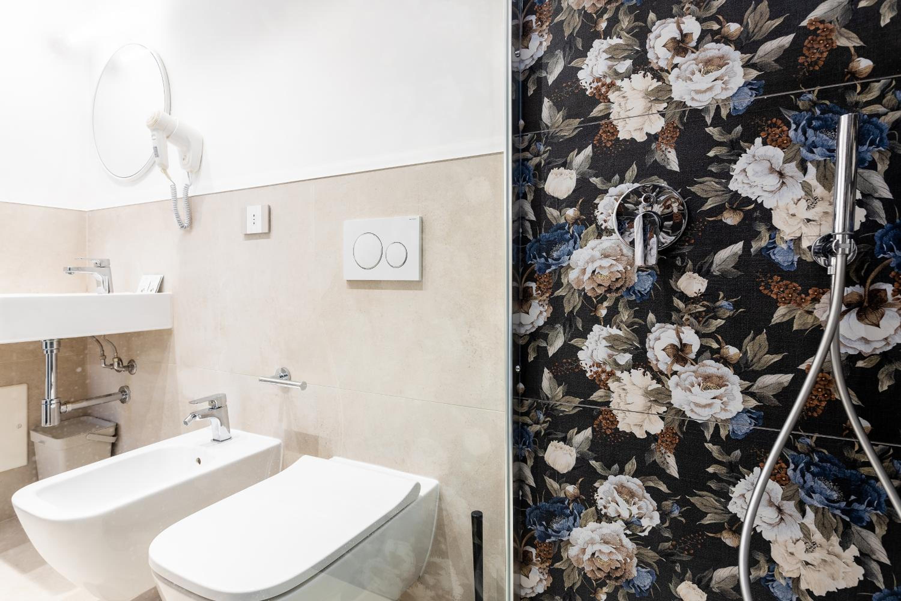 Double Room with Private Bathroom - Photo 41